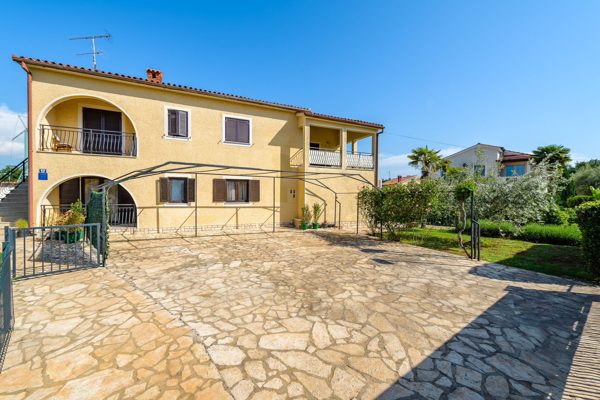 Apartment Josipa with Whirpool in Porec-Buitenlucht