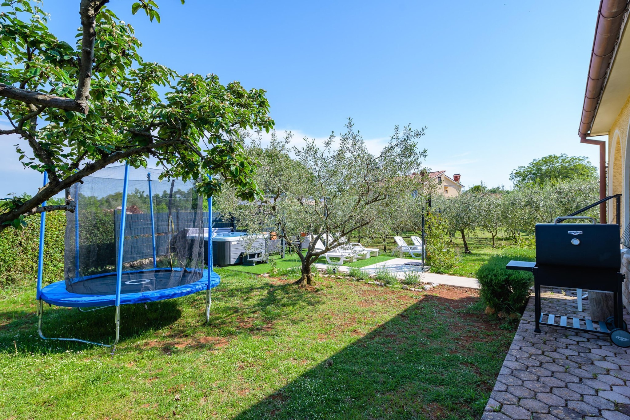 Apartment Josipa with Whirpool in Porec-Parkfaciliteiten