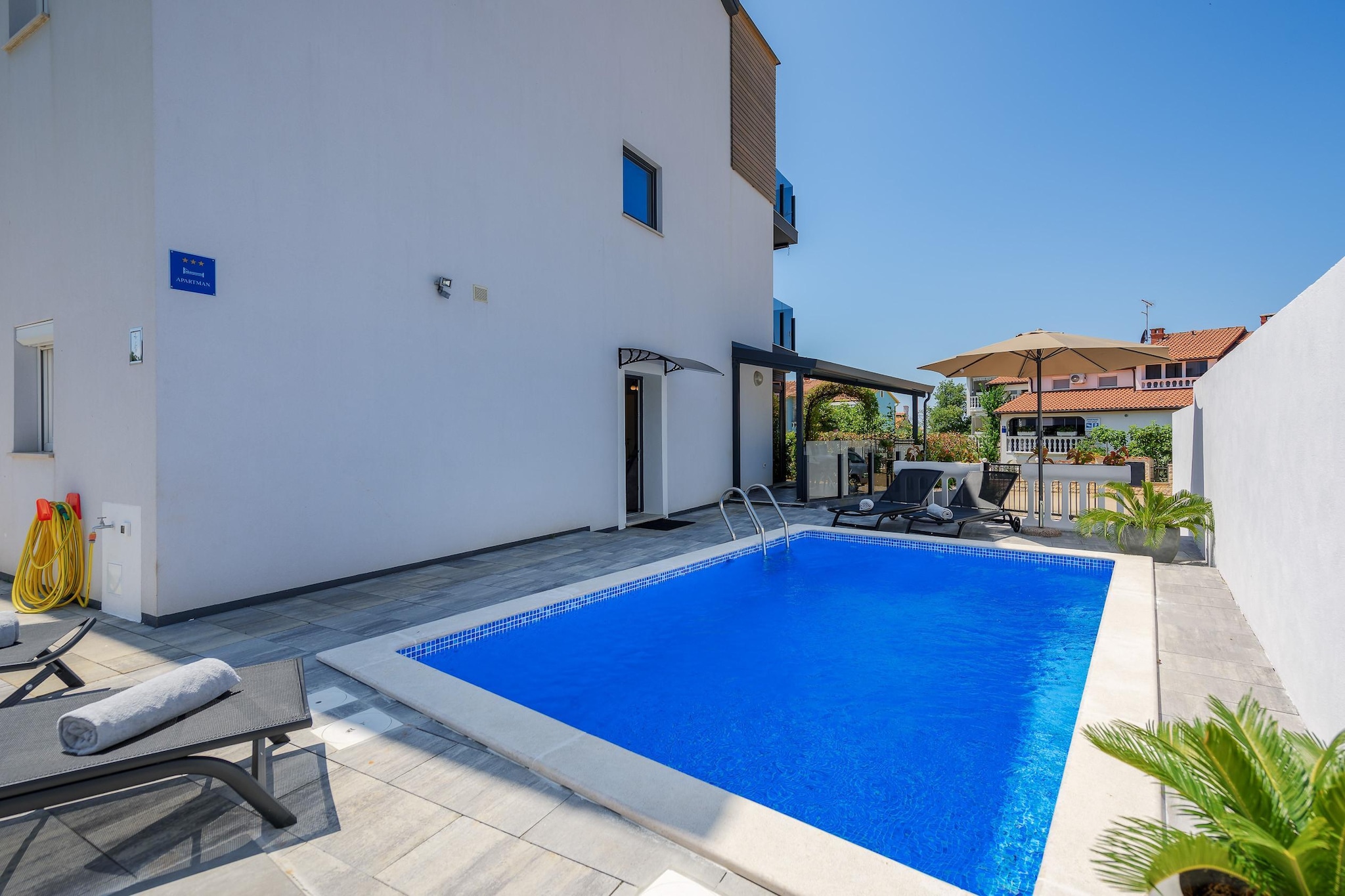 Apartment Vedran with heated pool, near Porec