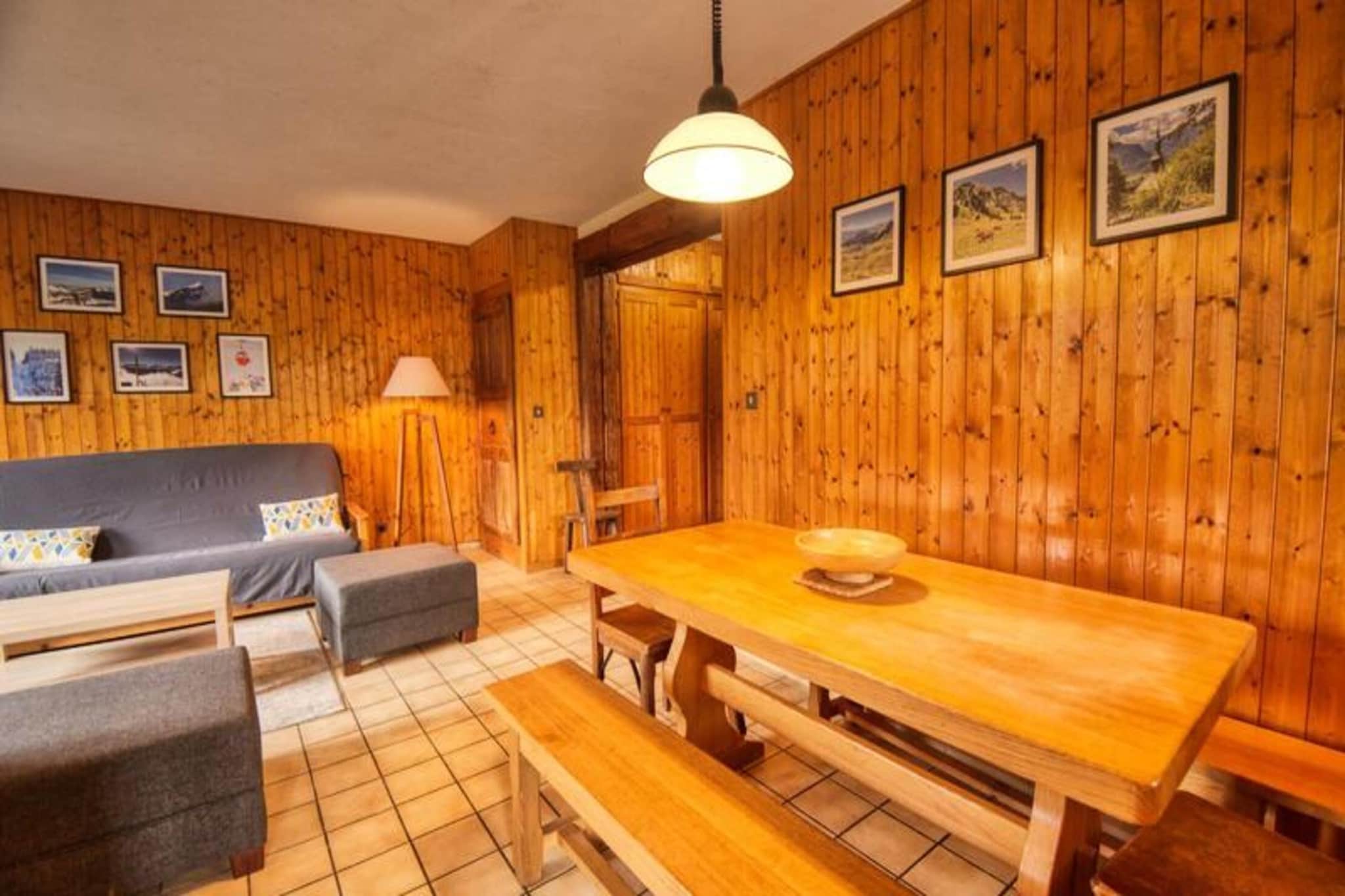 Property, along with its spacious and functional design, comfortably accommodates up to 6 people. The apartment features two bedrooms, one with a double bed and the other with two single beds and a set of bunk beds (sleeping on top is restricted for children under 6). It also offers a large living room with a sofa and television, along with a separate toilet and a shower room equipped with two sinks and a washing machine. A pleasant east-facing terrace provides outdoor space for relaxation, while a ski locker and parking space are also included. Pets and smoking are not allowed, and WiFi is provided (though the agency disclaims responsibility for connection issues).

Ideally located, the apartment is just a short distance from the Vercland cable car, offering easy access to the ski slopes and making it an excellent choice for winter sports enthusiasts. The chalet is situated in a peaceful area with direct access to local attractions and outdoor activities. The center of the village is easily reachable, and guests can enjoy a tranquil retreat while still being close to all necessary amenities. Public transportation options, such as buses, are nearby, ensuring convenient access to surrounding regions.

The fully equipped kitchen is designed for comfort and convenience, featuring a fridge/freezer, microwave, dishwasher, induction hob with oven, and an extractor hood. Additional kitchen appliances include a toaster, a SENSEO coffee maker, and a soup mixer, ensuring guests have everything they need to prepare meals during their stay. The apartment is also fitted with mattress covers, 60x60 pillows, and single duvets on all beds, offering a comfortable and well-equipped environment for your holiday.