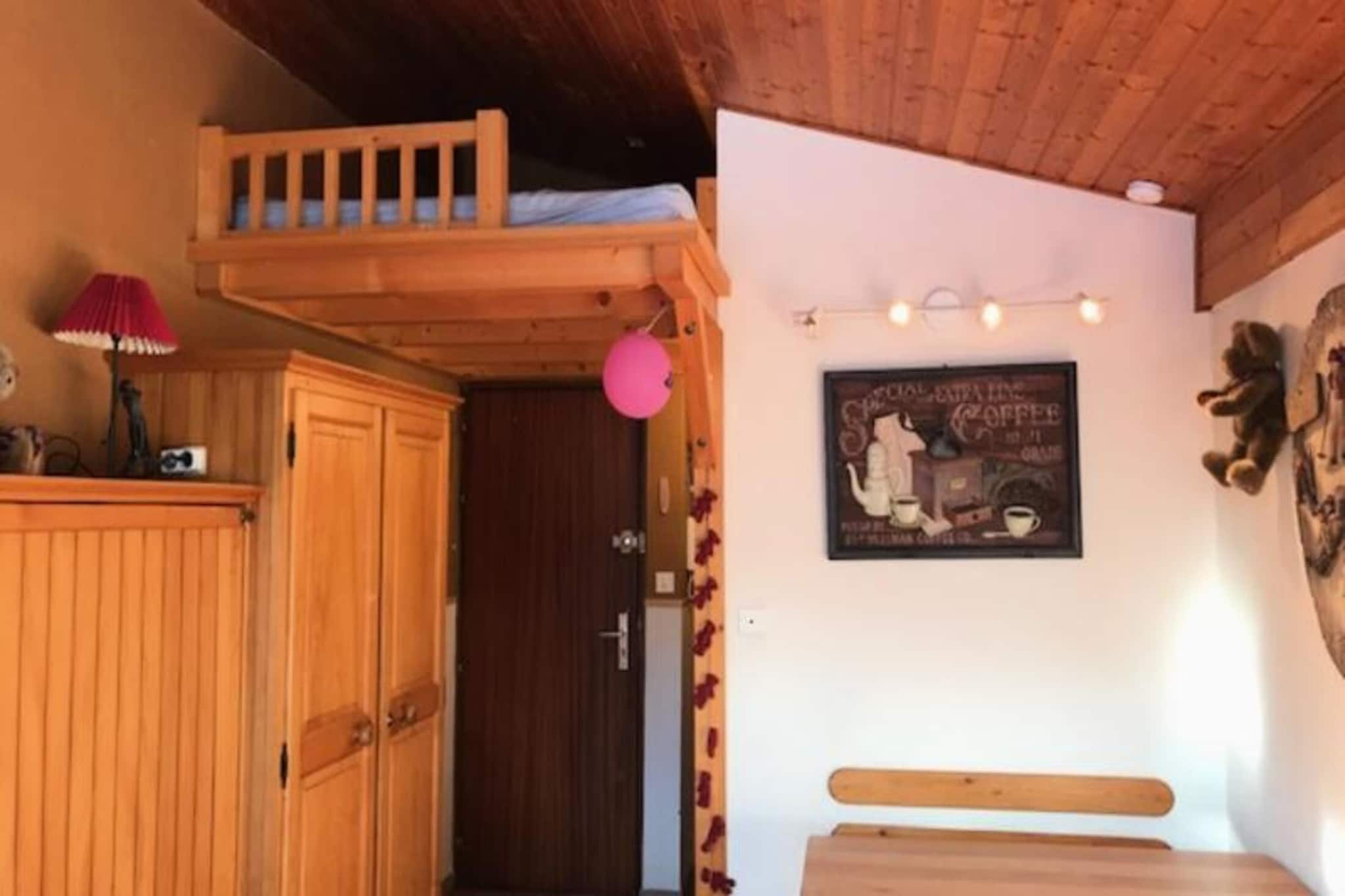 This charming studio, located in Combloux, offers a cozy retreat for up to 4 people. Situated on the 2nd floor with a South-East exposure, it boasts stunning views of Mont-Blanc.

The residence is located just 200 meters from the village center and 3 km from the ski slopes. The surrounding area offers a wide range of activities, including skiing in winter and hiking or mountain biking in summer, making it the perfect destination for both adventure and relaxation.

 The studio includes a living area with a single bed, a folding double bed (140 cm), a TV, and a dining space. The kitchenette is fully equipped with a refrigerator, oven, microwave, two electric hotplates, coffee maker, and toaster, perfect for preparing meals after a day of outdoor activities. A mezzanine level provides a comfortable double mattress (140 cm), while the bathroom features a shower and WC. Additional amenities include a ski locker, outdoor parking, and fun appliances like a raclette and fondue machine for cozy evenings. For added convenience, you can rent Wi-Fi, household linens, and childcare equipment. 

