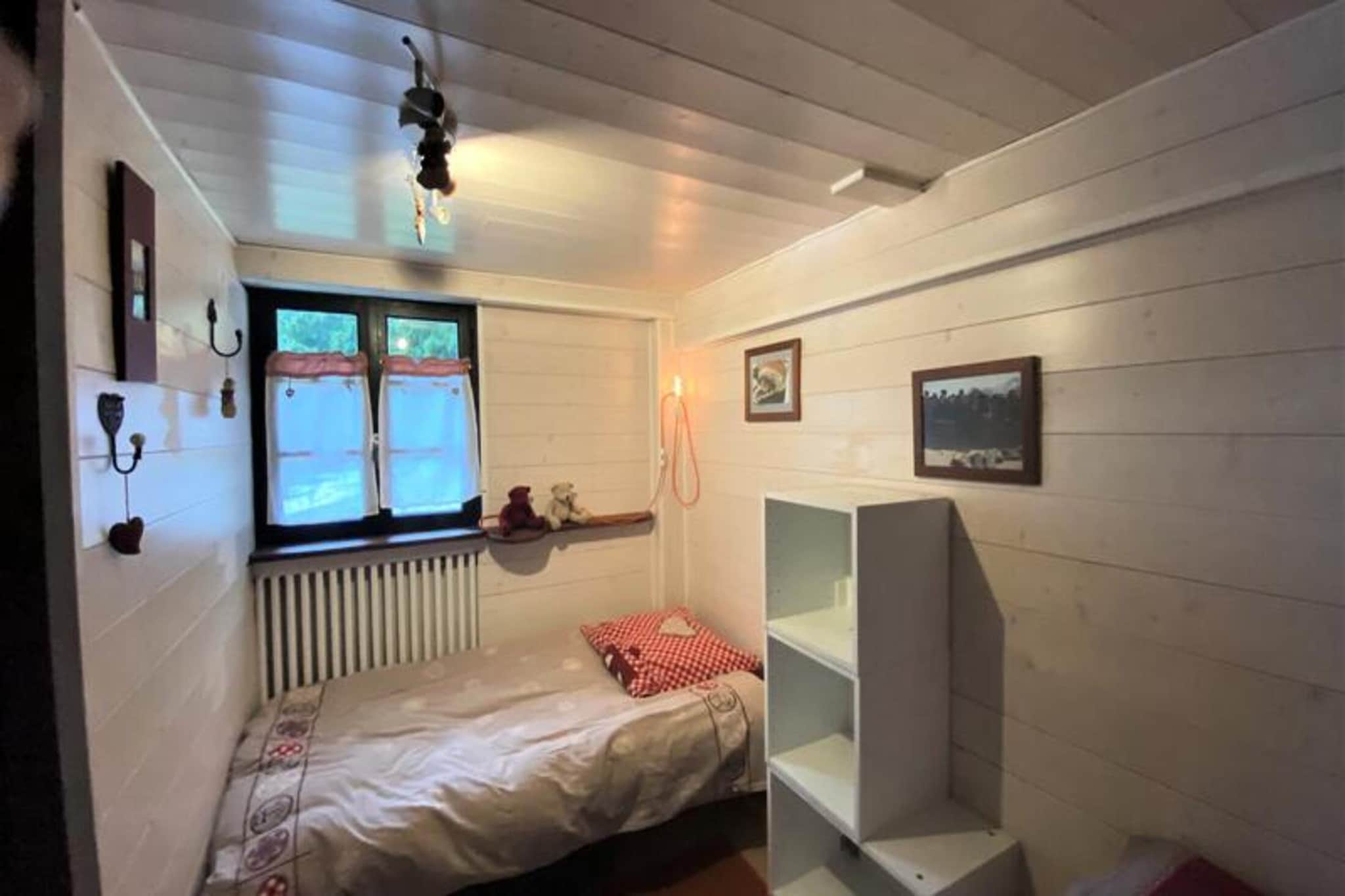 This charming 2-room apartment in Morzine is located on the garden level of a traditional Savoyard chalet in the Prodains Valley. With a prime location just 5 minutes from the Prodains cable car, which provides direct access to the Avoriaz ski area, and close to the village center, this apartment is ideal for those looking to explore both the slopes and the town. The apartment includes a fully equipped kitchen with an oven, microwave, refrigerator, ceramic hob, and dishwasher. The cozy living room features a TV and a convertible sofa (130x190cm), perfect for extra guests. The bedroom offers two single beds (90x190cm), and the shower room includes a toilet.
Morzine offers a variety of activities, with skiing and snowboarding in winter and hiking and mountain biking in summer. The village center features shops, restaurants, and local markets, providing a perfect blend of mountain adventure and convenience
Additional amenities include an outdoor parking space, shared ski room, and a €500 deposit (credit card, not cashed). Pets are not allowed, and the apartment is non-smoking. Services provided include welcome amenities, bathroom products, linens (with beds made on arrival), and end-of-stay cleaning (excluding the kitchen).