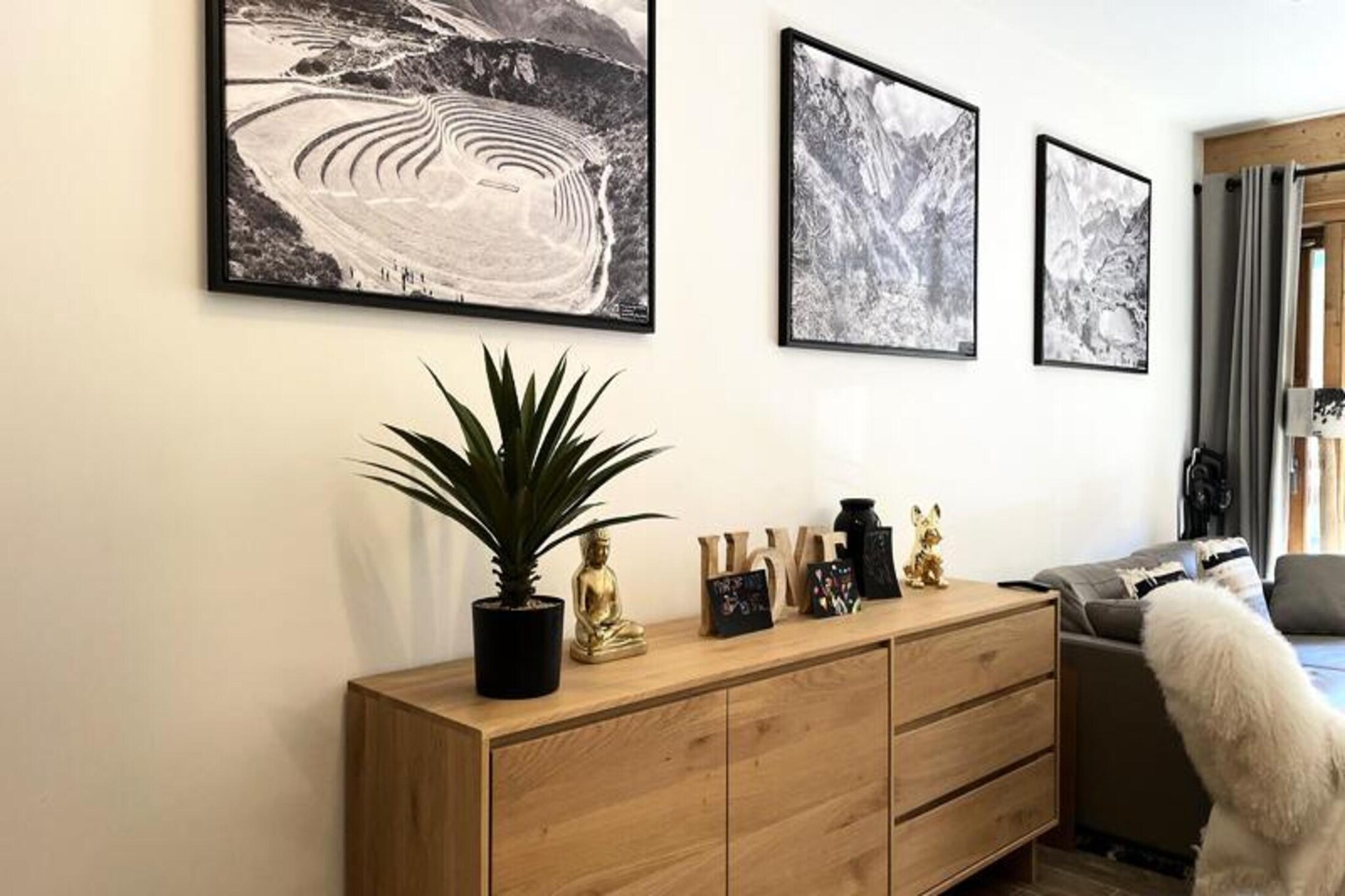 Property, along with its comfortable layout, offers a 52 m² apartment designed to accommodate up to 4 guests. It features two bedrooms: one with a double bed and the other with two single beds that can be pushed together. Both bedrooms have access to a balcony, with the first bedroom offering direct access to the second. The living area is spacious, with a TV and a terrace, and a separate dining area for meals. The apartment is non-smoking and pets are not allowed. Guests can enjoy amenities such as a private underground parking space, a ski locker with boot warmers, and Wi-Fi access. Bed linens, towels, and bathroom products are included, and the apartment is fully serviced with a welcome kit and end-of-stay cleaning (excluding the kitchen).

Located in the heart of Morzine, this residence provides easy access to both the Pleney and ESF ski lifts, just 100 meters away. A free shuttle stop nearby offers convenient access to the Prodains ski lifts for direct access to the Avoriaz ski area. The central location allows guests to explore the village, with shops and restaurants just a short walk away. For those traveling from further afield, the property is well-served by public transport and is within reach of airports, buses, and train stations, providing seamless connectivity to the wider region.

The apartment includes an open kitchen equipped with modern appliances such as an oven, microwave, coffee maker, kettle, toaster, induction hob, and a fridge with a freezer. The space is well-suited for preparing meals, and a washing machine and dryer are available for added convenience. The apartment also features a shower room and separate toilets. Whether cooking, relaxing, or enjoying the mountain views from the balcony, this apartment is designed to ensure a comfortable and convenient stay in Morzine.
