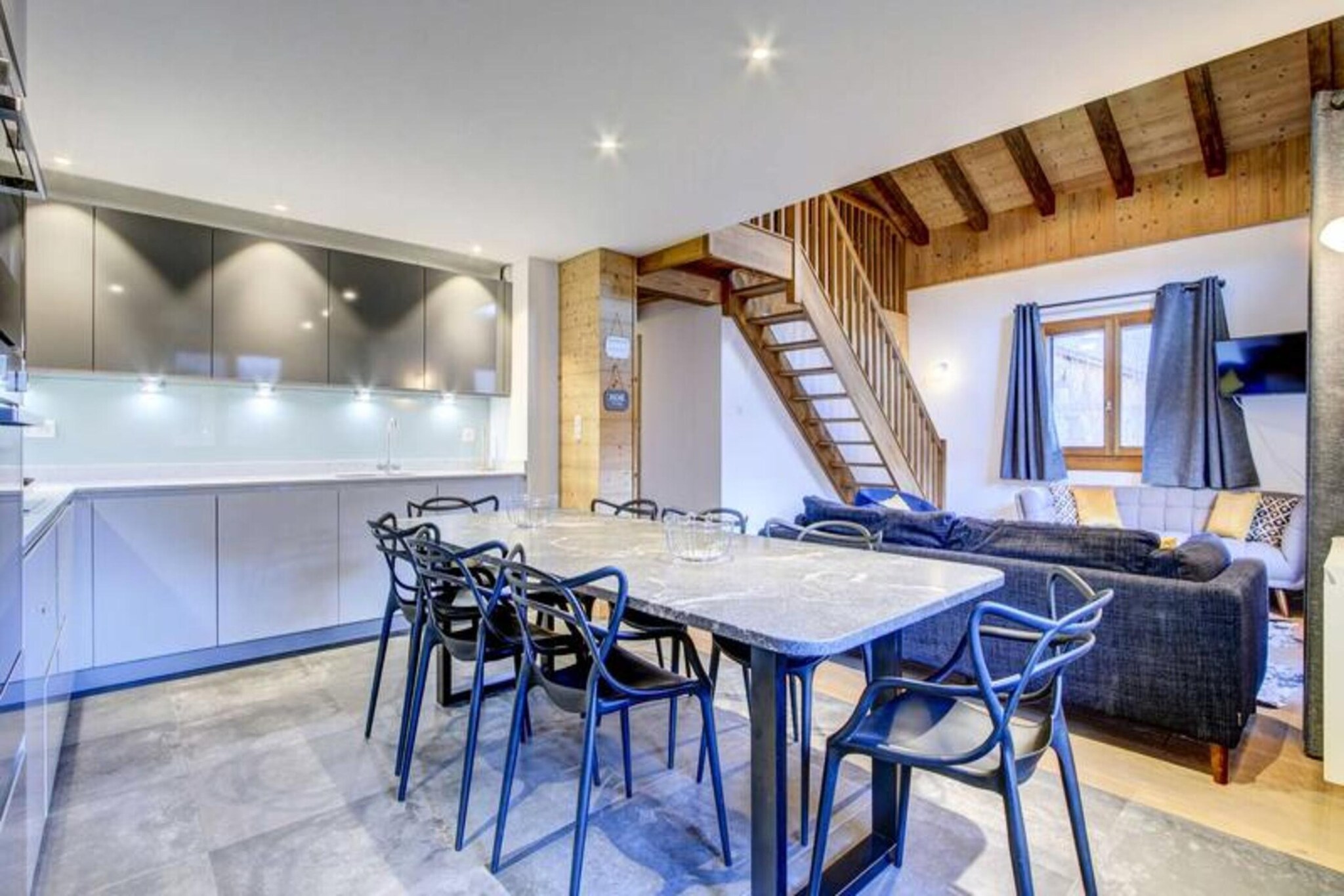 Property along with a luxurious layout offers spacious accommodations for up to 10 guests. This apartment features four well-appointed bedrooms, including two with en-suite shower rooms and two with shared facilities. A mezzanine area provides two additional single beds and a baby bed, making it suitable for families or groups. The living room includes a comfortable sofa and opens to a balcony. The apartment offers high-end amenities, including beds made upon arrival, towels provided, and end-of-stay cleaning included. Please note that pets are not allowed, and guests are not permitted to bring bikes or skis into the apartment.
Ideally situated in the heart of Morzine, this property places guests just steps away from the ski lifts, shops, bars, and restaurants. The location offers exceptional convenience for those looking to explore the resort, with easy access to the vibrant town center. Public transport options are also within close reach, ensuring hassle-free connections to nearby attractions and the surrounding area. Whether you're looking to ski, shop, or dine, everything is within walking distance, enhancing the appeal of this central location.
The apartment includes a fully equipped open kitchen with modern appliances, including a washing machine for added convenience. For those traveling by car, both outdoor and underground parking are available. Guests can store their ski equipment in the dedicated ski locker. With access to Wi-Fi and membership in the Summer Multipass program, visitors can take full advantage of resort activities throughout the year. Heating is provided to ensure comfort during colder months. Additionally, a tourist tax is applicable and must be paid separately.