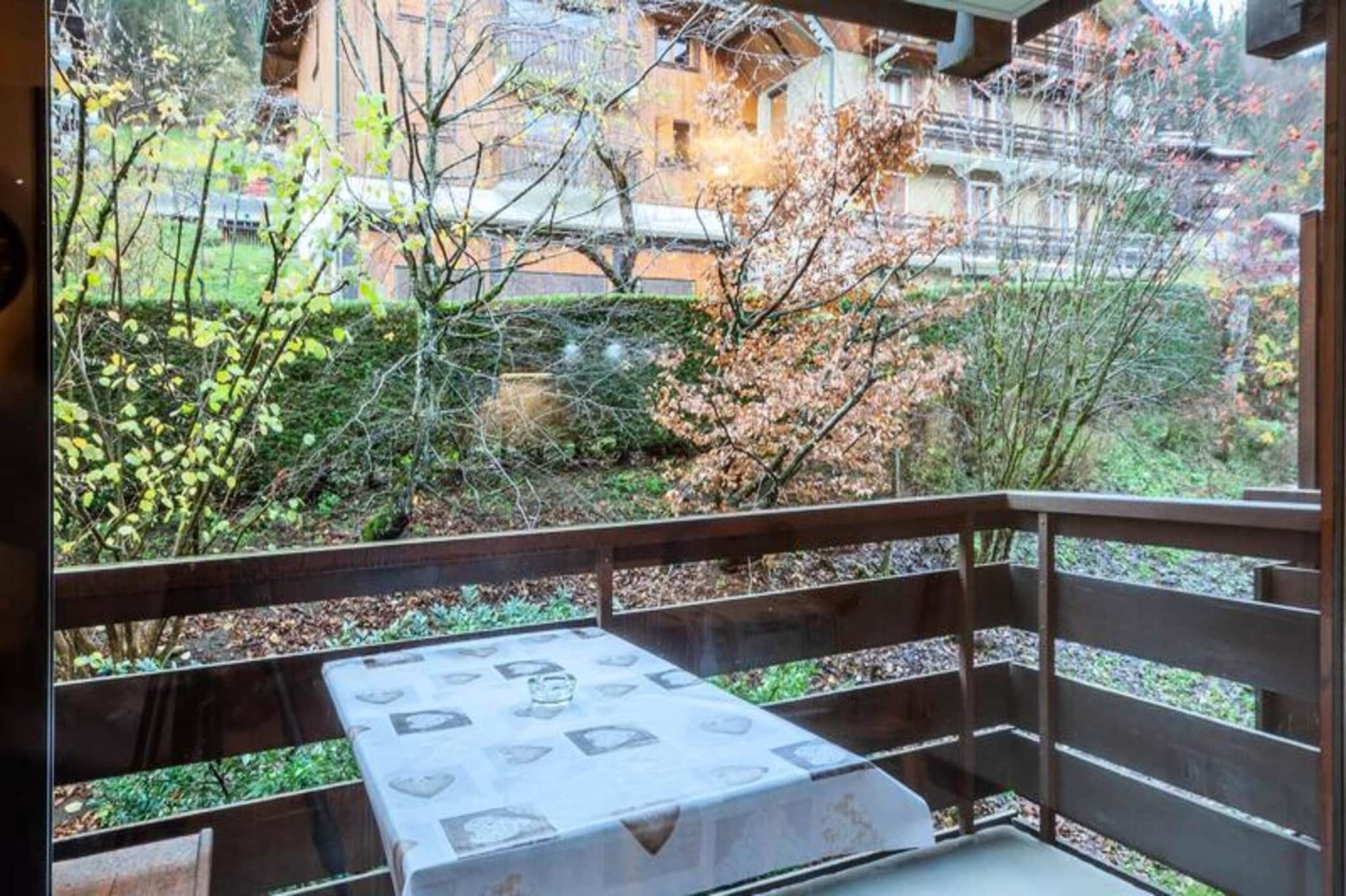 Property along with a cozy and practical layout, this renovated studio-cabin offers a comfortable stay for up to 4 guests. Located on the 1st floor of a residence, the apartment includes a mountain corner with two bunk beds, a living room with a sofa bed, and a kitchenette for preparing simple meals. The living area also has a television and provides access to a balcony, offering a pleasant space to relax. The apartment is well-equipped with essential amenities, including storage space in the entrance, a bathroom with a bathtub, and a separate WC. For added convenience, a ski locker and a small cellar for storing up to 2 bikes are available. The residence also provides parking spaces, though they are not individually allocated. Pets are not allowed, and bicycles cannot be stored inside the apartment.

Located equidistant from the Pleney and Super-Morzine gondola lifts, the apartment offers an ideal base for guests looking to explore the slopes and surrounding areas. The residence is close to shops and restaurants, making it easy for guests to access essential services. During the summer, guests can enjoy the area's outdoor activities, and the apartment is a Summer Multipass Partner, offering access to various leisure opportunities. The location is perfect for both winter sports enthusiasts and those seeking a relaxing alpine getaway, with convenient access to Morzine's vibrant town center.

The studio comes with a fully equipped kitchenette, including essential appliances for preparing meals. Guests also have access to an internet box for rent at an additional fee, ensuring connectivity during their stay.