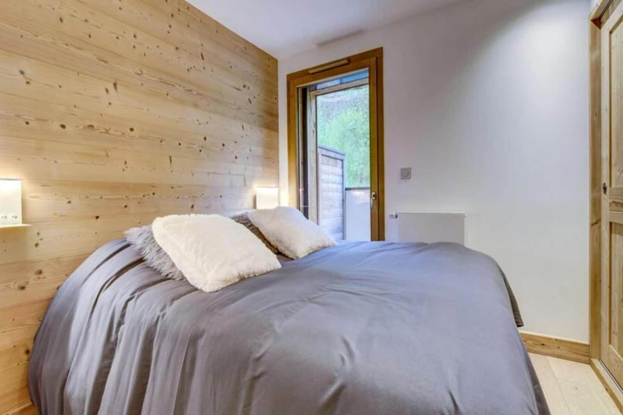 Les Frênes Hauts 002 is a beautiful ground-floor apartment located in a luxury residence just 450 meters from the Pleney gondola lift, offering easy access to the Morzine-Les Gets ski area. With a 5-minute walk to both the town center and the Super-Morzine gondola, this 42m² apartment can comfortably accommodate 4 to 6 people. Inside, you'll find an entrance with storage, a living room with an open, fully equipped kitchen, a dining area, and a cozy lounge area with a TV. The apartment features a double bedroom (160x190) with storage and a small terrace, as well as a sleeping area with two double bunk beds (140x200). The modern shower room includes a WC, and the apartment provides convenient amenities like Wifi, an outdoor parking space, and a locker with a shoe dryer.

Located in the heart of the Portes du Soleil region, the area offers a wide variety of activities, including skiing, snowboarding, hiking, and mountain biking. Additionally, as a Summer Multipass member, guests can enjoy discounts on local attractions and outdoor activities during the warmer months.

No smoking or pets are allowed, and mountain bike storage is not available. The apartment is equipped with sheets and towels, with beds made upon arrival, and end-of-stay cleaning is included. 



