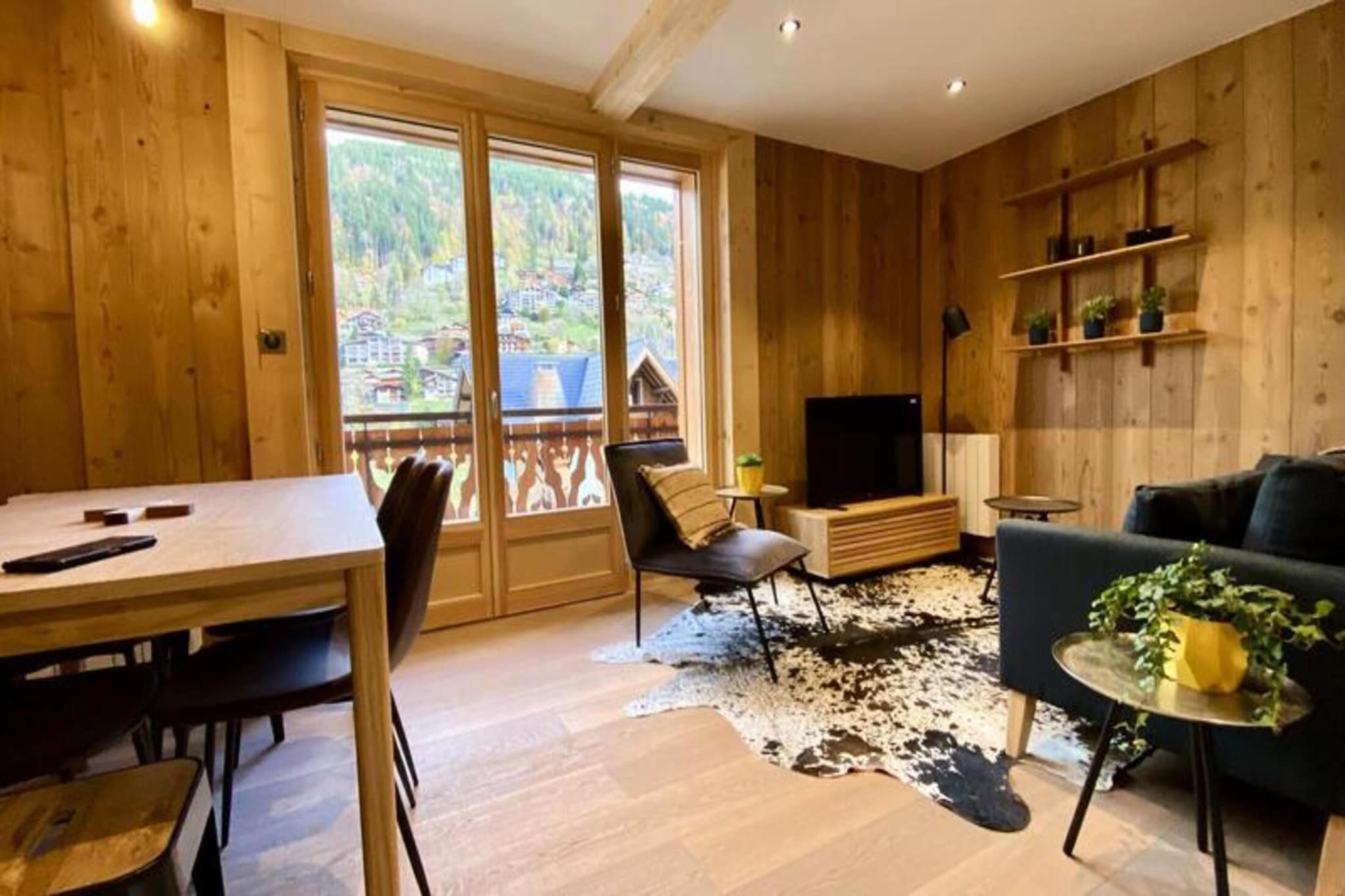 Property along with its central location offers a cozy and convenient stay in Morzine, accommodating up to 4 adults. This 3-star duplex features a living room with a fully equipped open kitchen, dining area, and TV lounge, leading to a balcony. Upstairs, you'll find two bedrooms and a shower room, plus a ski room with a boot dryer. One outdoor parking space is included, and essential amenities like bed linen, towels, and heating are provided.

Situated in the heart of Morzine, the apartment offers easy access to ski slopes, shops, and restaurants. The Portes du Soleil ski area is nearby, offering 286 slopes for all levels, while summer activities include hiking, biking, and rafting. The resort’s Multipass provides discounts on local activities.

The apartment is equipped with a fully functional kitchen and ski storage. Additional services like airport transfers, ski equipment rentals, and massages are available upon request. End-of-stay cleaning and linens are included for added convenience.