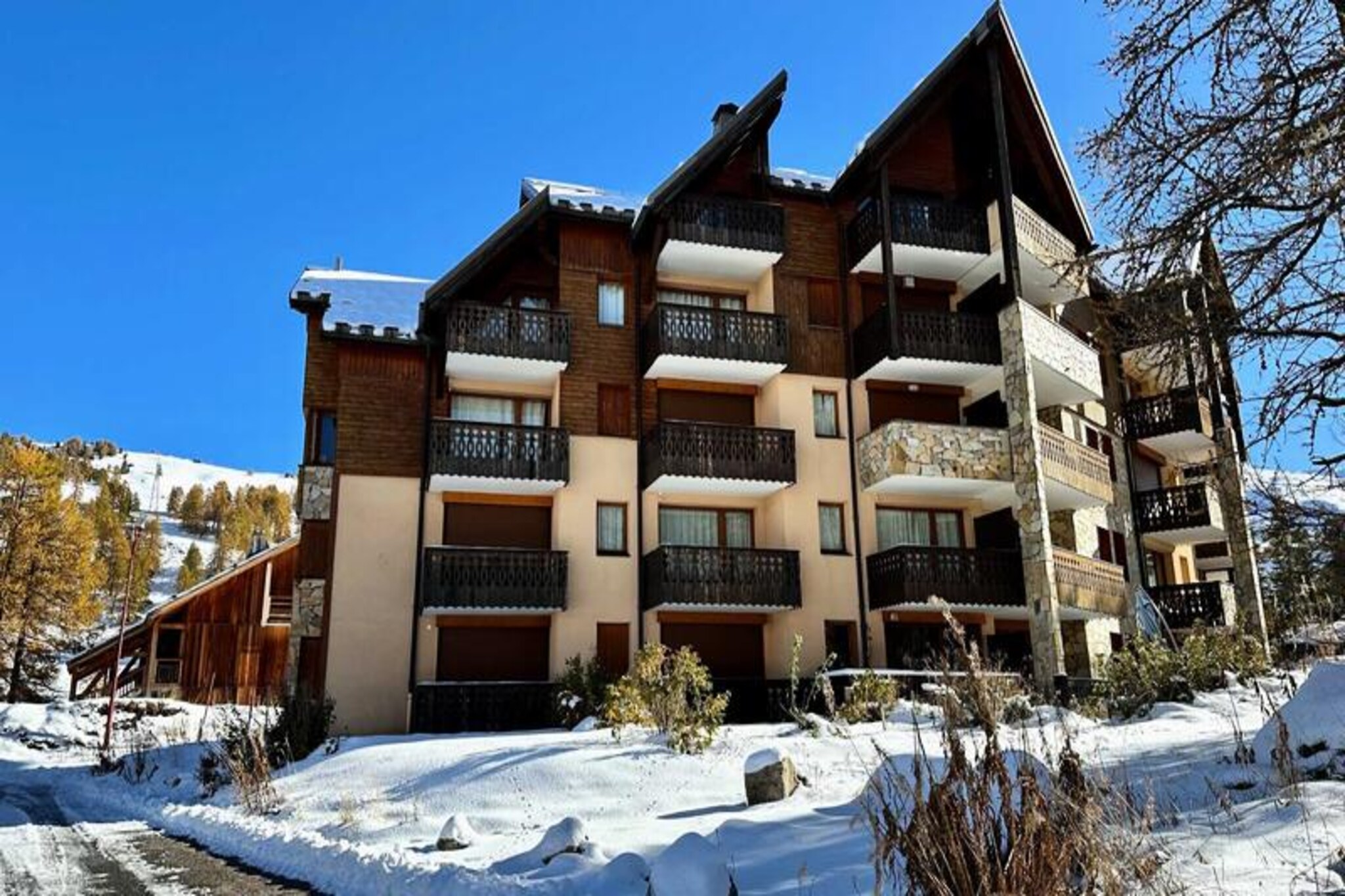 Property along with its spacious layout offers a comfortable and well-equipped base for your ski vacation. This 4-room apartment can accommodate up to 8 people with its versatile sleeping arrangements, including a master suite with a double bed and ensuite bathroom, a second bedroom with a double bed, and a dormitory with 2 single beds and 2 single bunk beds. The apartment also features a shower room and separate toilet, ensuring convenience for all guests. The apartment boasts a large open living room with a fireplace, providing a cozy atmosphere, and a south-facing terrace to enjoy scenic views. End-of-stay cleaning is not included, and linens are available for an additional cost.

Situated 200 meters from the slopes, the residence is ideally located within the Forêt Blanche ski area. The Fontbonne lift and 3 other ski lifts are just a short walk away, offering easy access to 83 slopes, including popular runs like Cabris, Parcours De Neige, Les Crocus, and Ogressif. The residence’s location near the resort center also ensures that guests are close to various amenities and services. The Forêt Blanche ski area offers diverse options for skiing and snowboarding, catering to a range of skill levels, making this an ideal spot for winter sports enthusiasts.

The apartment’s kitchen is fully equipped with modern appliances, including a freezer, kettle, toaster, microwave, traditional oven, induction hob, dishwasher, raclette machine, washer-dryer, and Nespresso coffee machine. These features make it convenient for preparing meals after a long day on the slopes. Pets are not allowed in the residence, and all rentals are non-smoking. A security deposit of is required upon check-in. The apartment provides a comfortable and functional environment for guests looking to enjoy a relaxing yet adventurous stay in the heart of the ski resort.