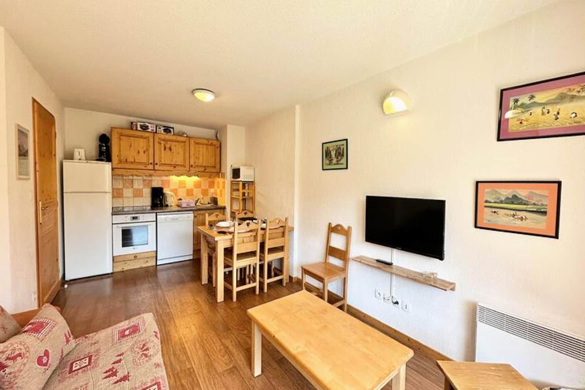 Property, along with its spacious and bright layout, provides an ideal setting for a mountain retreat. This 3-room apartment can comfortably accommodate up to 4 people with two double bedrooms, each furnished with a 140x190 bed. The living area includes a cozy lounge space with a sofa, as well as a dining area, making it perfect for family meals or relaxing after a day on the slopes. The apartment boasts a large balcony that offers breathtaking mountain views. Pets are not allowed, and the property is strictly non-smoking. Additional services such as linen rentals are available for an extra fee, while end-of-stay cleaning is optional.
Situated just a stone's throw from the slopes, this residence enjoys a prime location for winter sports enthusiasts. The proximity to ski schools makes it a perfect choice for families or beginner skiers looking for easy access to lessons. The vibrant mountain resort area offers numerous attractions, including shops, restaurants, and après-ski activities, all within walking distance. The scenic views and accessibility to various outdoor activities make this location highly desirable. Public transportation options, including buses and taxis, are readily available, while the nearest airport is within a reasonable drive for those traveling from further afield.
The apartment is equipped with a modern, fully stocked kitchen to cater to all your self-catering needs. It features essential appliances like a microwave, traditional oven, dishwasher, and refrigerator with a freezer. Guests can enjoy home-cooked meals with the convenience of a toaster, SENSEO coffee maker, filter coffee maker, two raclette machines, kettle, and hotplates. Whether preparing a hearty breakfast or a gourmet dinner, this kitchen ensures a seamless cooking experience. The bathroom includes a double sink, and there are two separate toilets for added convenience.