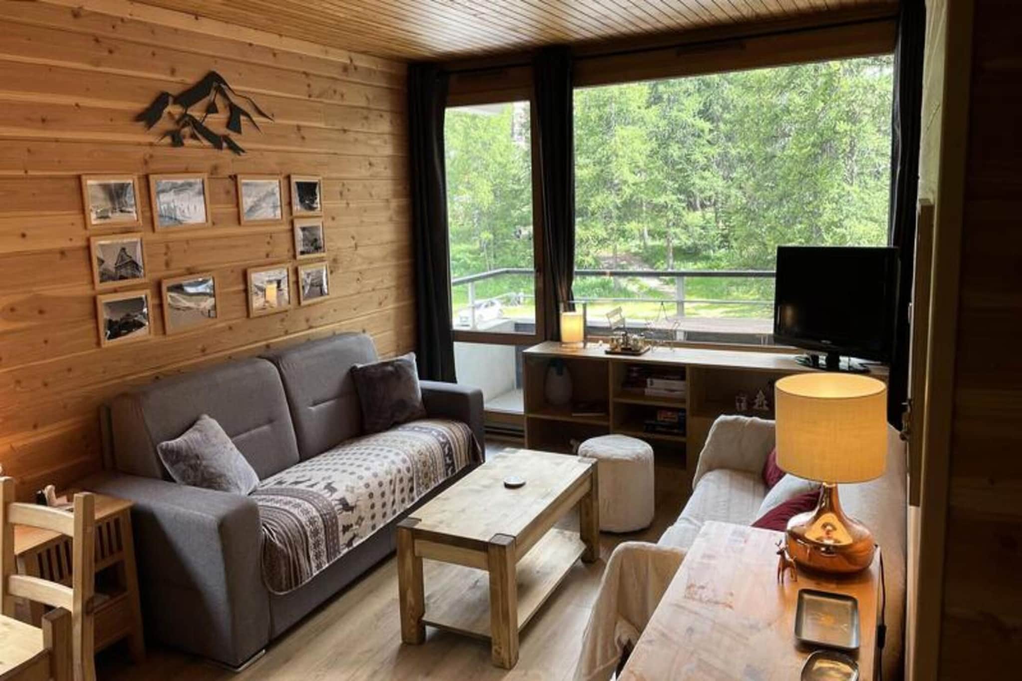 Apartment in Vars Risoul with Ski-In/Ski-Out