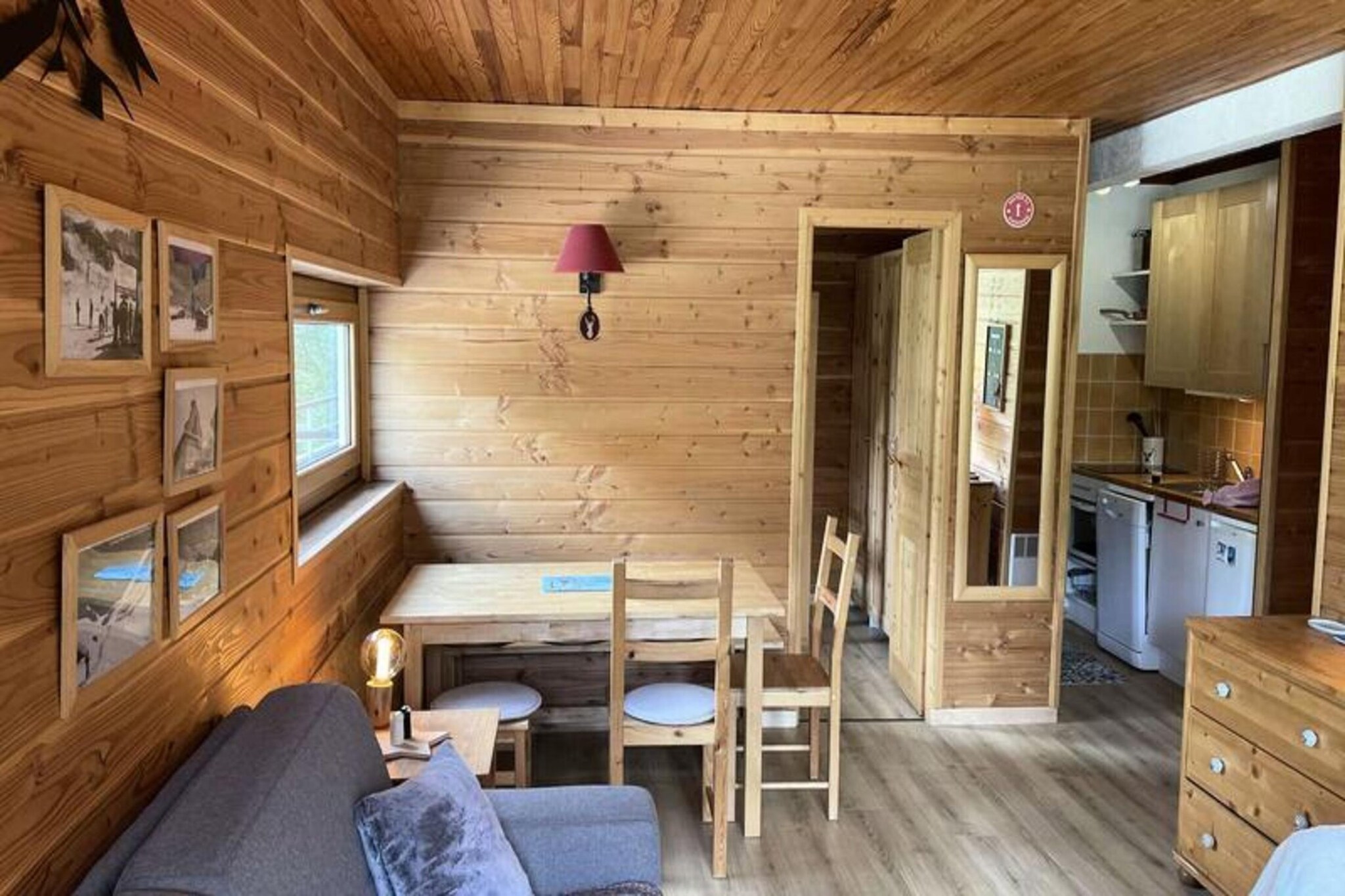 Located in the heart of the Vars Risoul ski area, this charming 32m² apartment in the Point Show area offers an ideal ski-in, ski-out experience. Nestled in the Claux resort, the apartment boasts a warm chalet ambiance, perfect for those seeking both comfort and convenience. 

Step outside onto the south-facing balcony to enjoy beautiful mountain views and soak up the sun. The residence is located within easy reach of the ski slopes, making it an excellent choice for winter sports enthusiasts. In addition to skiing, visitors can explore nearby attractions such as the Claux resort's shops, restaurants, and après-ski activities. During the summer, the area offers a wealth of outdoor pursuits, including hiking and mountain biking. End-of-stay cleaning is included in the service, while bed linen and towels are available for an additional cost.

The living room features a convertible sofa, while the fully equipped separate kitchen is perfect for preparing meals after a day on the slopes. The apartment includes one bedroom with a double bed and a single bed above, providing ample space for up to five guests. It also has a bathroom and a separate toilet. 

