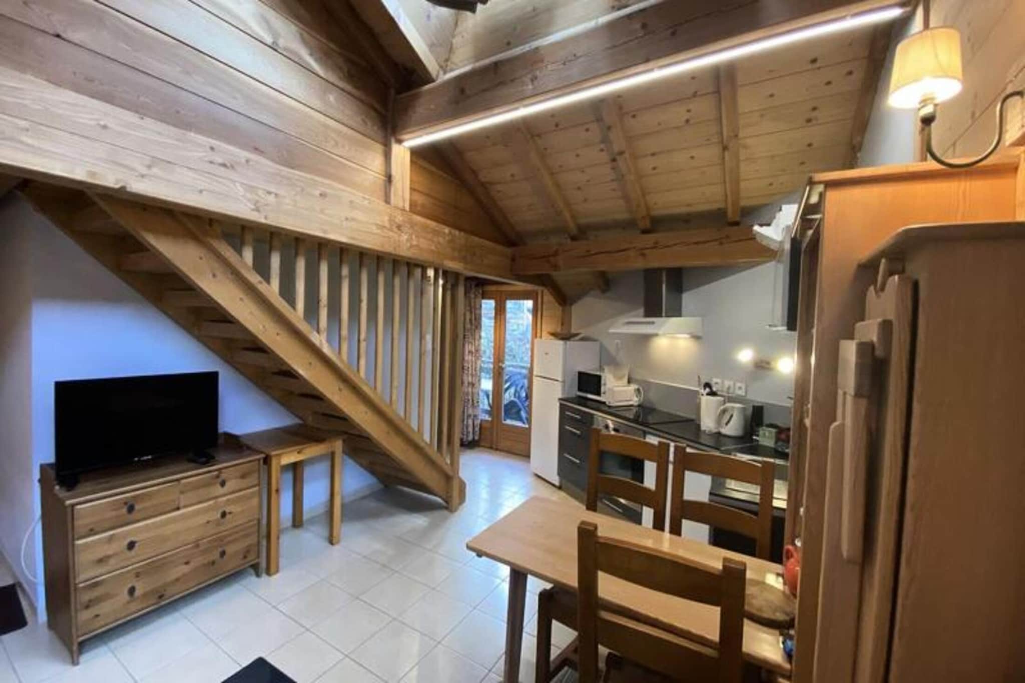 This property, along with its modern and inviting design, offers a comfortable 3-room apartment ideal for a mountain getaway. With a capacity to accommodate up to 6 guests, the apartment features a cozy living room with a 160 cm foldaway bed, providing additional sleeping arrangements. The open kitchen is fully equipped for preparing meals, ensuring guests can enjoy self-catering during their stay. 

Located in the heart of the Point Show area, this apartment boasts a prime location close to all essential amenities. Guests can easily access the slopes, making it a perfect choice for ski enthusiasts. The ESF (French Ski School) is nearby, providing convenient lessons for all levels. Shops, restaurants, and the Tourist Office are all within walking distance, ensuring that everything you need is right at your doorstep. This central location allows guests to fully experience the charm of the Vars Risoul area, with easy access to the resort’s main attractions and activities.

The apartment features an open, fully equipped kitchen, offering everything needed to cook and dine in comfort. Modern appliances, including a refrigerator, stove, and microwave, are provided, allowing guests to prepare their favorite meals after a day on the slopes. For added convenience, the property includes services such as end-of-stay cleaning, ensuring a stress-free departure. Additional services like heating and parking are also provided, and a tourist tax as well as a credit card deposit will be collected upon arrival. This apartment is a great choice for those looking for a blend of comfort, location, and convenience.