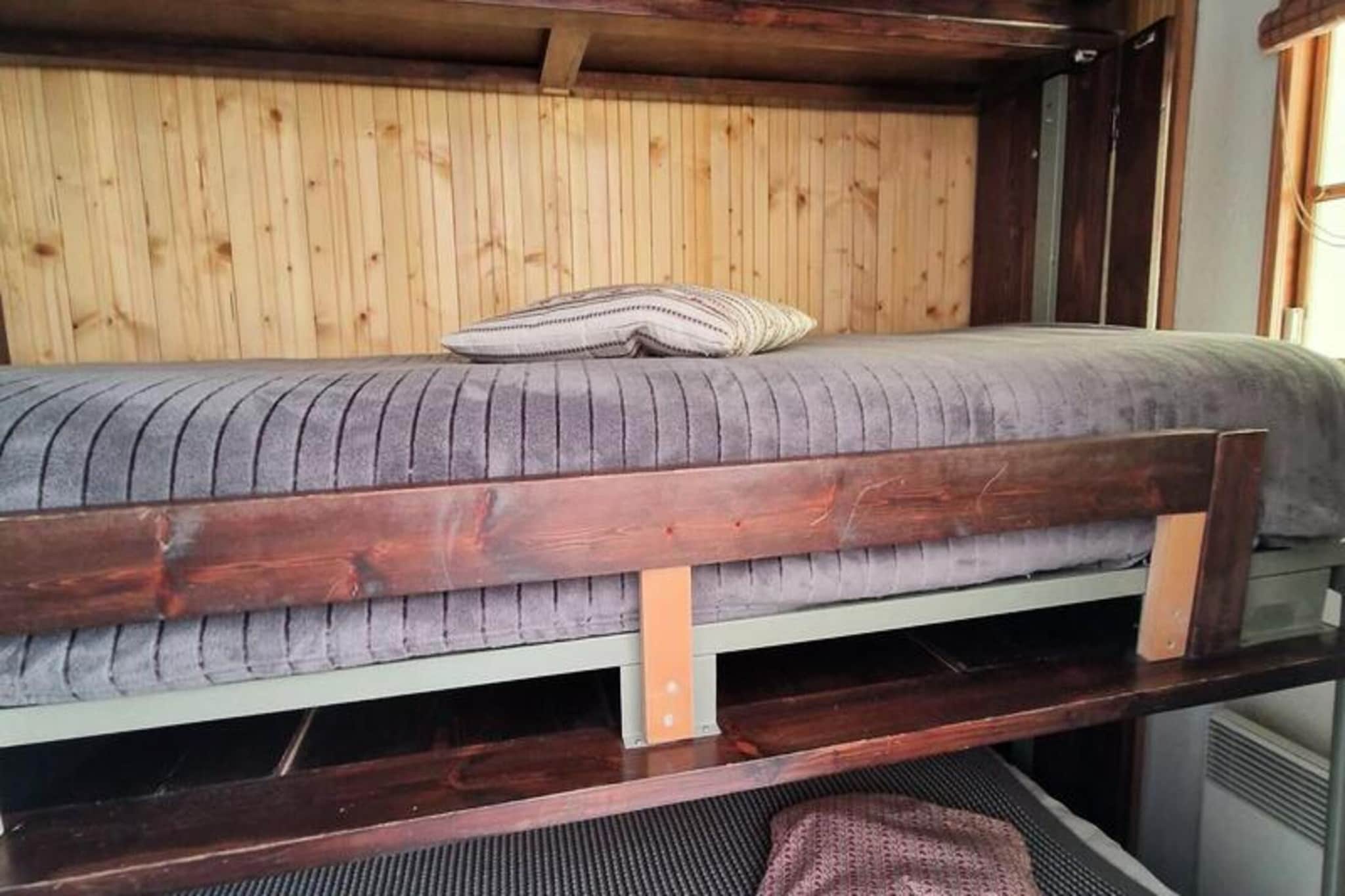 This charming and cozy studio in the heart of the Vars Risoul area offers a fantastic base for your mountain getaway. Located just 100 meters from the slopes in the Point Show area, it’s the perfect spot for skiing enthusiasts and those looking to enjoy the vibrant atmosphere of the region. The studio accommodates up to 4 people and features a comfortable living room with a two-seater sofa bed, a fully equipped open kitchen, and a mountain corner with two single bunk beds. The bathroom is well-maintained, and the spacious balcony offers stunning views of the surrounding area.

Explore the beautiful ski slopes during the winter or venture out for hiking and other outdoor activities in the summer months. Whether you're skiing, dining, or exploring the area, this studio offers both comfort and convenience for your mountain retreat.

You’ll be within walking distance of all essential amenities, including the ESF ski school, slopes, shops, restaurants, and the tourist office, making this property a convenient and ideal choice for your stay. Small pets are welcome, ensuring a relaxing and flexible vacation experience. Please note that bed linens and towels are available for an additional cost, and tourist taxes and a credit card deposit are required upon arrival.This property provides services such as end-of-stay cleaning, heating, and proximity to local attractions.