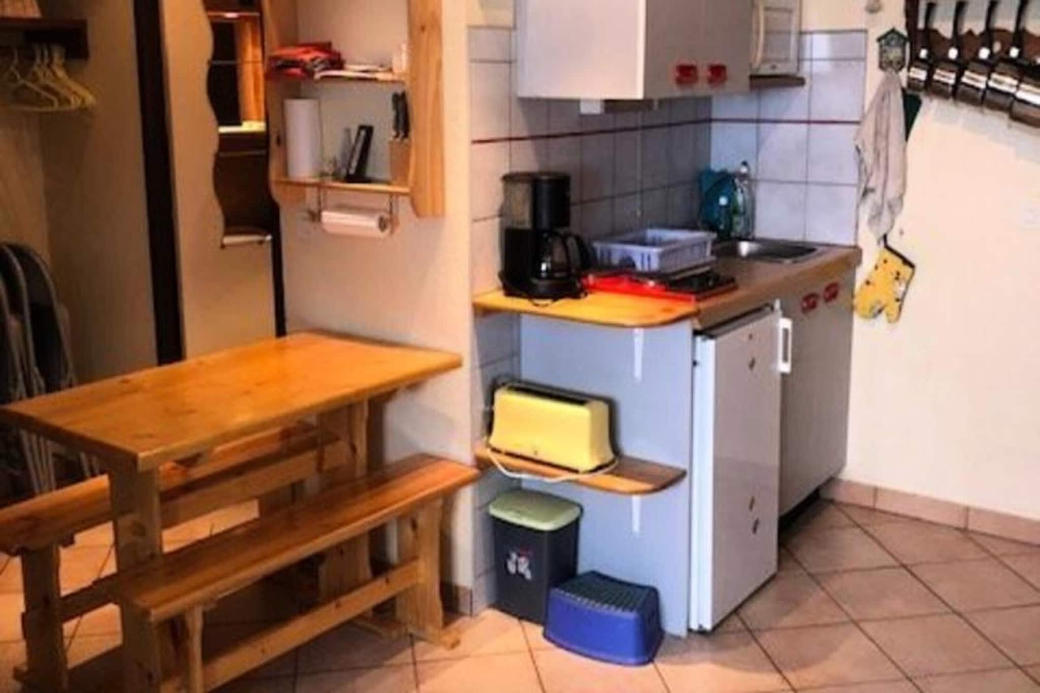 Enjoy a cozy stay in this 4-bed studio in St Marie, located in the Vars Risoul resort. Ideal for up to 4 people, the studio features a living/dining area with a convertible sofa bed, a double bed, and an open kitchenette. You can easily walk to the ski lifts for hassle-free access to the slopes. Bed linen and towels are available for an additional fee, and tourist taxes and a deposit are payable on-site.

Located in St Marie, the studio offers quick access to Vars and the top of the resort, avoiding crowds. The area is perfect for skiing in winter and hiking or mountain biking in summer, with shops and restaurants nearby.

The studio includes a bathroom, heating, and end-of-stay cleaning. It's a great base for enjoying the resort's activities, offering comfort and convenience for your mountain getaway.
