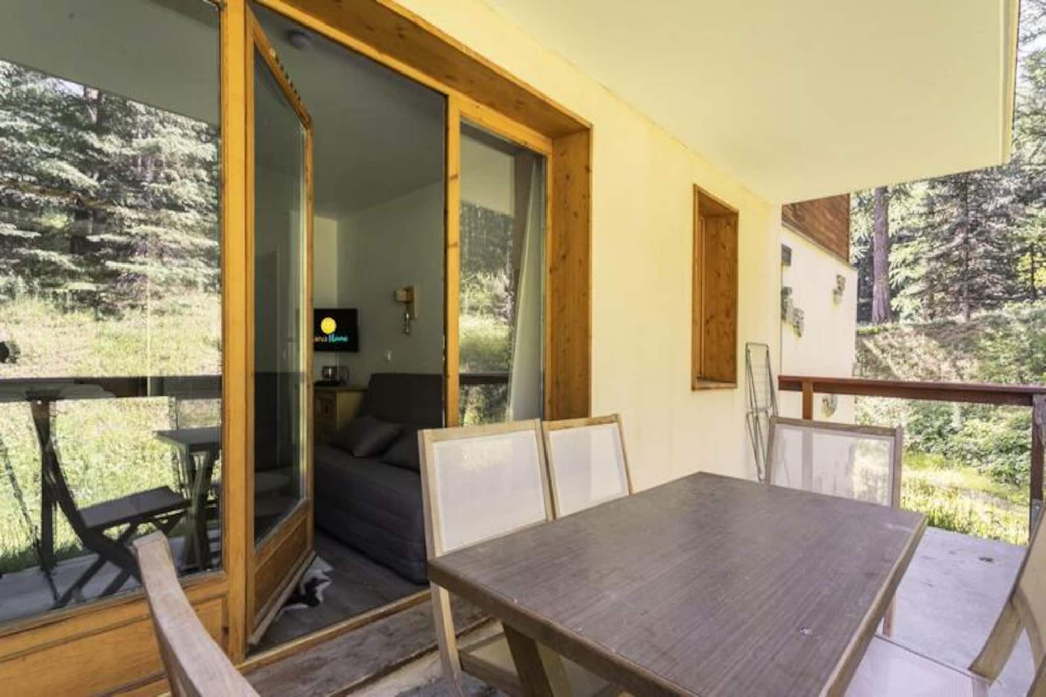 Apartment in Hautes-Alpes with Ski-in/Ski-out