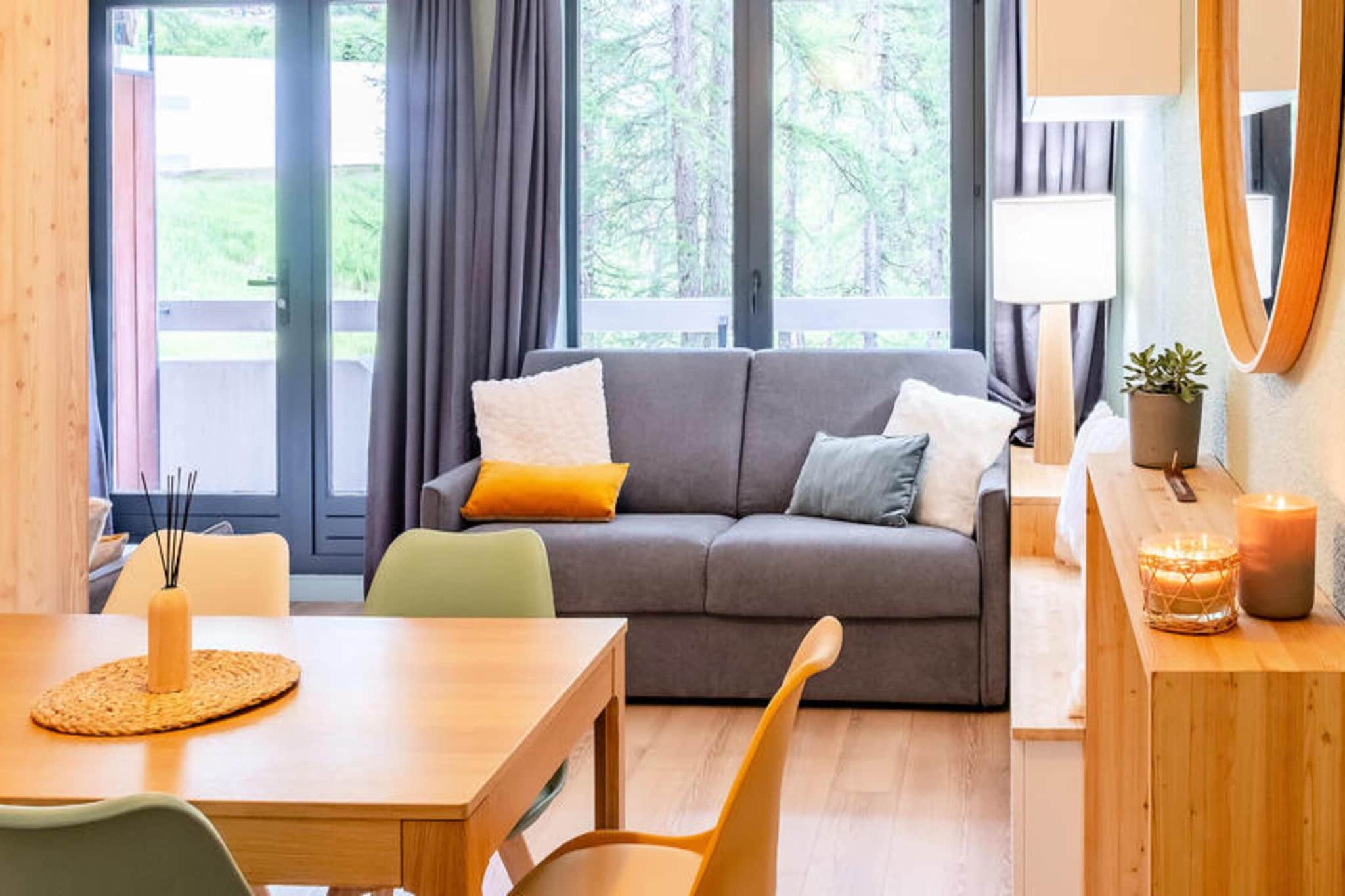 The residence is located at the exit of Vars-Les-Claux, just a short walk from the resort center and the "Le Point Show" shopping center. This charming residence seamlessly blends with the resort's architecture, offering a variety of accommodations for families or groups, including a modern, fully renovated studio cabin for 3 people.

The residence is perfect for family vacations or weekends with friends, with plenty of nearby attractions such as ski lifts, shops, and a variety of activities during the summer season. The resort offers activities such as hiking, mountain biking, and exploring the stunning surrounding landscape. Additional services include WiFi, bed linens, bathroom towels, and daily cleaning for an extra charge. Pets are allowed, and an end-of-stay cleaning fee applies.

 The studio, completed in the summer of 2023, is bright, stylishly decorated, and ideally situated 500m from the resort center and 100m from shops. It includes a reserved parking space, ski locker, and a furnished balcony with lovely views. Inside, you'll find a living room with two sofa beds, a cabin area with bunk beds, a dining area, and a fully equipped kitchen. The bathroom features a bathtub and WC.

