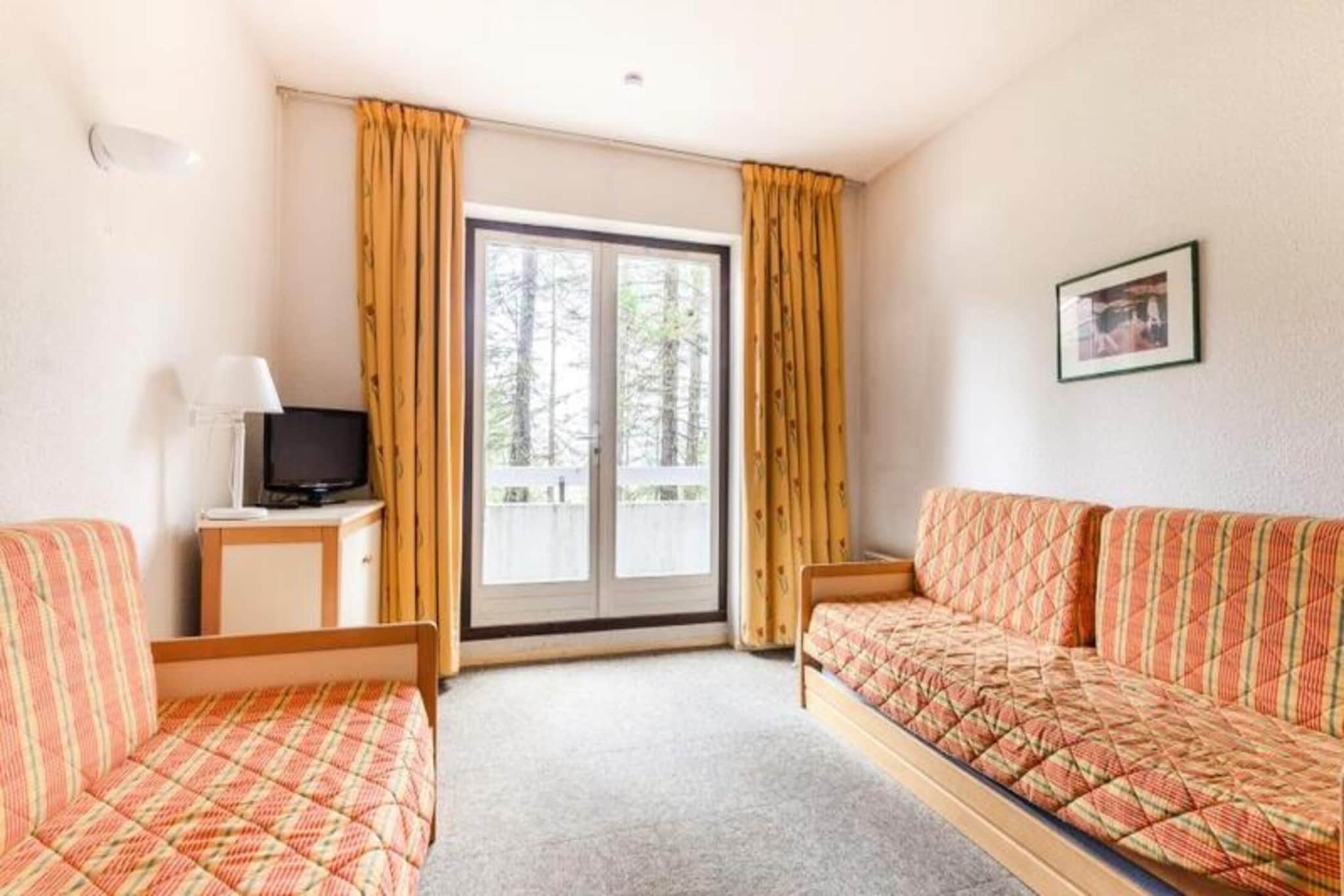 Property along with a functional layout is ideal for family or group stays, accommodating up to 6 people. The apartment features a living room with two sofa beds, one with a pull-out bed suitable for children, as well as a cabin area with a bunk bed. There is also a dining space with a table and seating for three. Guests can enjoy the private balcony and benefit from a ski locker for storing gear. Additional services, such as WiFi, bed and bathroom linens, and daily cleaning, are available for an extra charge, with pets allowed under specific conditions. A mandatory end-of-stay cleaning fee applies.

The residence is conveniently located just 500 meters from the center of Vars-Les-Claux, providing easy access to the resort's attractions. The "Le Point Show" shopping center is within walking distance, and the nearest shops are only 100 meters away, making it easy for guests to access necessities. During the summer, guests can enjoy a variety of activities offered by the resort, adding to the appeal of this practical, budget-friendly accommodation. Transportation options, including buses and shuttles, are nearby for exploring the area further.

The apartment’s open kitchen area is connected to the living room, equipped with the basic facilities for meal preparation. A bathtub and WC are included in the bathroom for added comfort. For those looking to store their equipment, there is ample storage space within the apartment, alongside additional amenities such as a TV for in-room entertainment. The overall design prioritizes practicality, catering to guests looking for a straightforward and affordable stay in the heart of the resort.