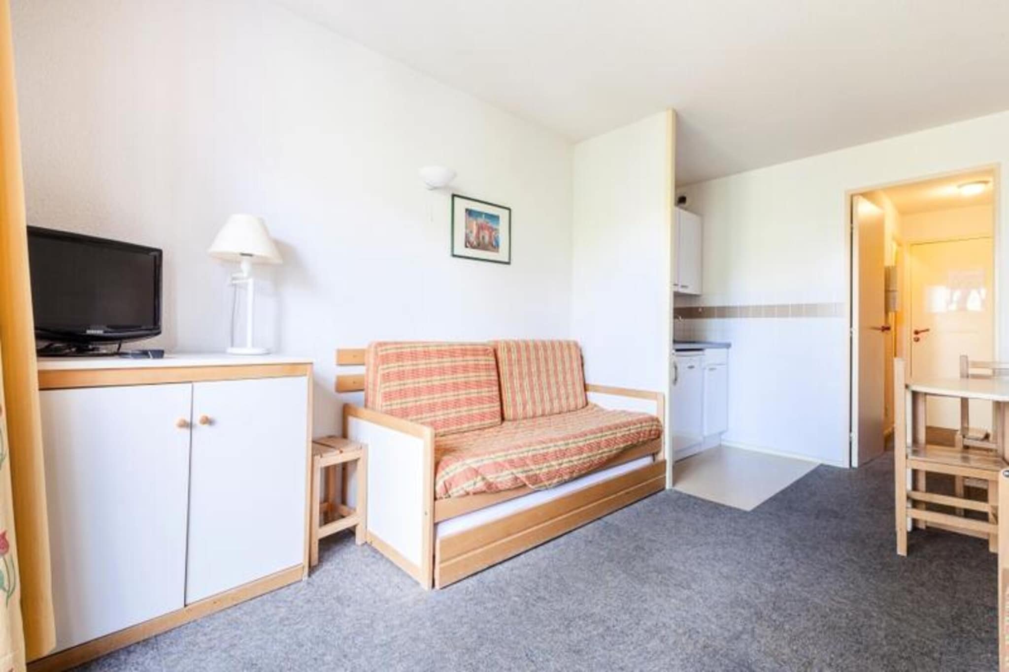 This charming 2-star studio apartment is located in the village center and can accommodate up to 4 people. It features a living area with a double foldaway bed, a mountain corner with bunk beds, and a fully equipped kitchen with a dishwasher, refrigerator, oven, and microwave. The apartment offers a bathroom with a bathtub, WC, and sink, as well as a washing machine. A 6m² balcony with garden furniture provides a lovely view of the slopes. Wi-Fi, television, and private ski storage are included, and there is a collective garage for one car. Pets are allowed with an additional fee, and the accommodation is non-smoking.

The apartment is ideally situated, just 70 meters from the Chavannes gondola and 550 meters from the Mont Chéry gondola. The French Ski School, tourist office, and bus station are all within walking distance, while the swimming lake is 1.6 km away. Guests can easily access the slopes, making this a perfect location for ski enthusiasts.

Additional amenities include heating, linen included for February stays (French school holidays), and a cleaning kit. Sheets and towels are available for rent, and end-of-stay cleaning can be arranged for an extra fee. A deposit of €250 is required, and a maximum height of 1.90m is allowed for the collective garage.