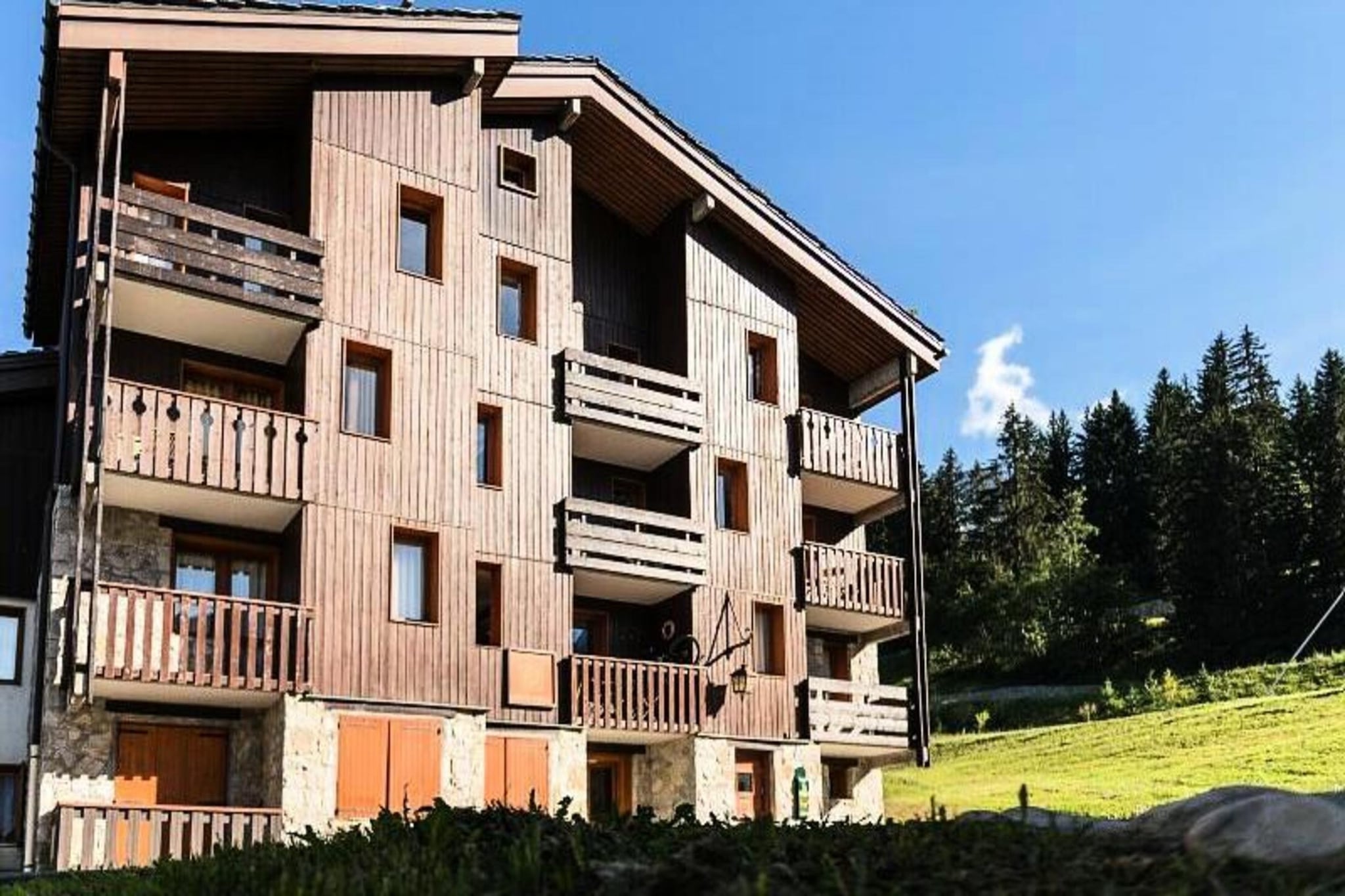 Property along with a charming Savoyard ambiance accommodates up to 4 guests in a well-maintained studio. The apartment includes a living room, kitchen area, and a separate bathroom with an additional WC. While pets are allowed for an extra charge, guests can inquire directly for specific rates. The residence offers essential services such as a maintenance kit and the option for additional services, including baby kits, daily housekeeping, and bed linen (available for an extra charge). Additionally, Wi-Fi access is available for a fee. A mandatory end-of-stay cleaning service is required, either by the guest or as an additional service. 

The residence is ideally located on the mountainside, just above the center of Valmorel and within easy reach of a variety of attractions. Guests can enjoy the picturesque hiking trails during the summer months, offering a peaceful escape amidst stunning landscapes. The Télémbourg gondola provides convenient access to the heart of the resort and local shopping areas. The residence is also well-connected to the nearby ski lifts, which are within a 5-minute walk. For a more extensive stay, guests can easily access the Maeva Home agency, located less than 1km away, and the nearest shops are just a 5-minute walk from the property. 

The accommodation’s kitchen is equipped with essential appliances, including a stovetop, refrigerator, and microwave, perfect for preparing meals during your stay. The residence also offers parking services (with additional charges), which can be reserved through the local parking company. The apartment is furnished with basic amenities, offering good value for money, and is perfect for those seeking a comfortable and affordable stay in the heart of the French Alps.