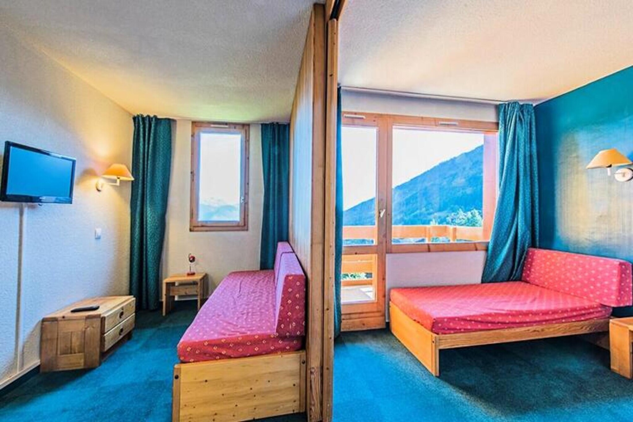 Located on the heights of Valmorel, this charming studio apartment in a traditional Savoyard-style chalet offers a peaceful retreat in the Crève Cœur district. Set just above the town center, it’s easy to access the shops and amenities via the Télémébourg gondola, a convenient lift that takes you directly to the shopping street. This property is ideally situated for a summer stay, with direct access to hiking trails and stunning mountain views, perfect for nature lovers seeking tranquility.

The residence is just a 5-minute walk to the nearest shops and ski lifts, making it a prime location for both winter and summer activities. For ski enthusiasts, Valmorel's ski slopes are just a short walk away, while in summer, hiking and outdoor exploration are at your doorstep. Parking is available, and the Maeva Home agency is within 1 km for added convenience.

The studio features a living area with a fully equipped kitchen, a bathroom, and a separate WC. It comfortably accommodates up to four people, making it perfect for small families or groups. The apartment is part of a well-maintained residence and is designed with comfort in mind, offering essential services such as a maintenance kit, bed linen, and a fully equipped kitchen. Guests also have access to various on-site services for an additional fee, including Wi-Fi, daily housekeeping, and baby kits (subject to availability).

