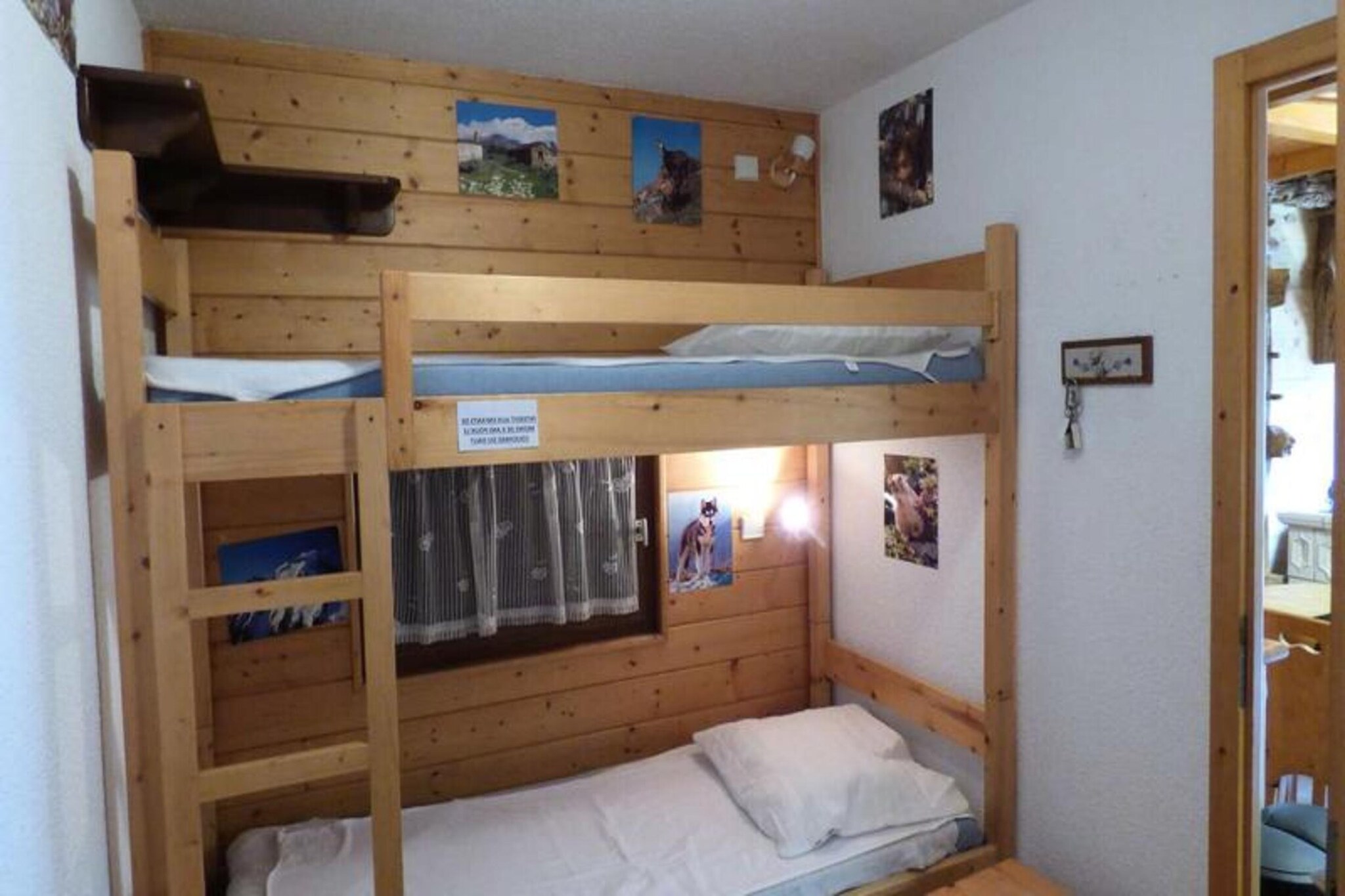 This charming 2-room mezzanine apartment of 40 m² accommodates up to 6 people and is located in the heart of Grand-Bornand village. Ideally positioned, it is close to shops, cable cars, the leisure center, and the ski bus, making it perfect for both summer and winter stays. 

The apartment features a bedroom with a 140 cm double bed, a cabin area with 2 bunk beds (80 cm), and a 140 cm convertible sofa bed on the mezzanine. It also includes a bathroom, separate WC, and a south-facing balcony. A closed garage is available for parking, and the apartment is located on the 2nd floor of the LE CHATEAU residence, just 600 meters from the cable cars.

Please note that sheets and towels are not provided, and a tourist tax is applicable for adults. The property is 32 km from Annecy SNCF train station, 52 km from Geneva Airport, and 155 km from Lyon Airport.