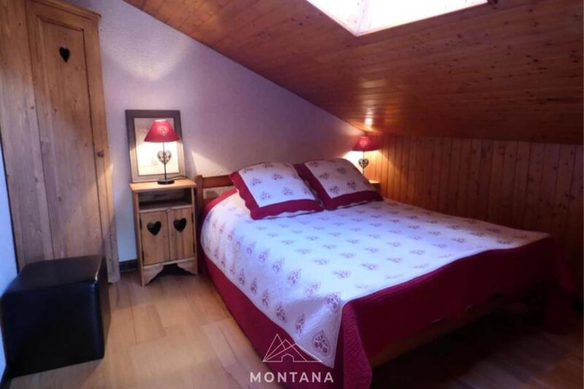 This charming 45 m² mountain-style apartment, located on the 3rd floor of the Residence les Soldanelles, accommodates up to 6 people. The apartment features a living room with a BZ sofa bed, a new open kitchen, and a dining area. Upstairs, you’ll find a double bedroom (with a new 140 cm bed, updated in 2022) and a mezzanine with a 1-person trundle bed. Enjoy beautiful views of the mountains and village from the South-West facing balcony. Please note, sheets and towels are not provided, and there is a tourist tax for adults.

The apartment is ideally located in the Hameau de Suize, just 600 meters from shops and 350 meters from the cable cars, offering easy access to skiing and resort amenities. The charming village center is within walking distance, providing a mix of convenience and tranquility in a picturesque setting.

The accommodation includes a well-equipped kitchen, shower room, and separate WC. The property is heated for comfort during colder months.