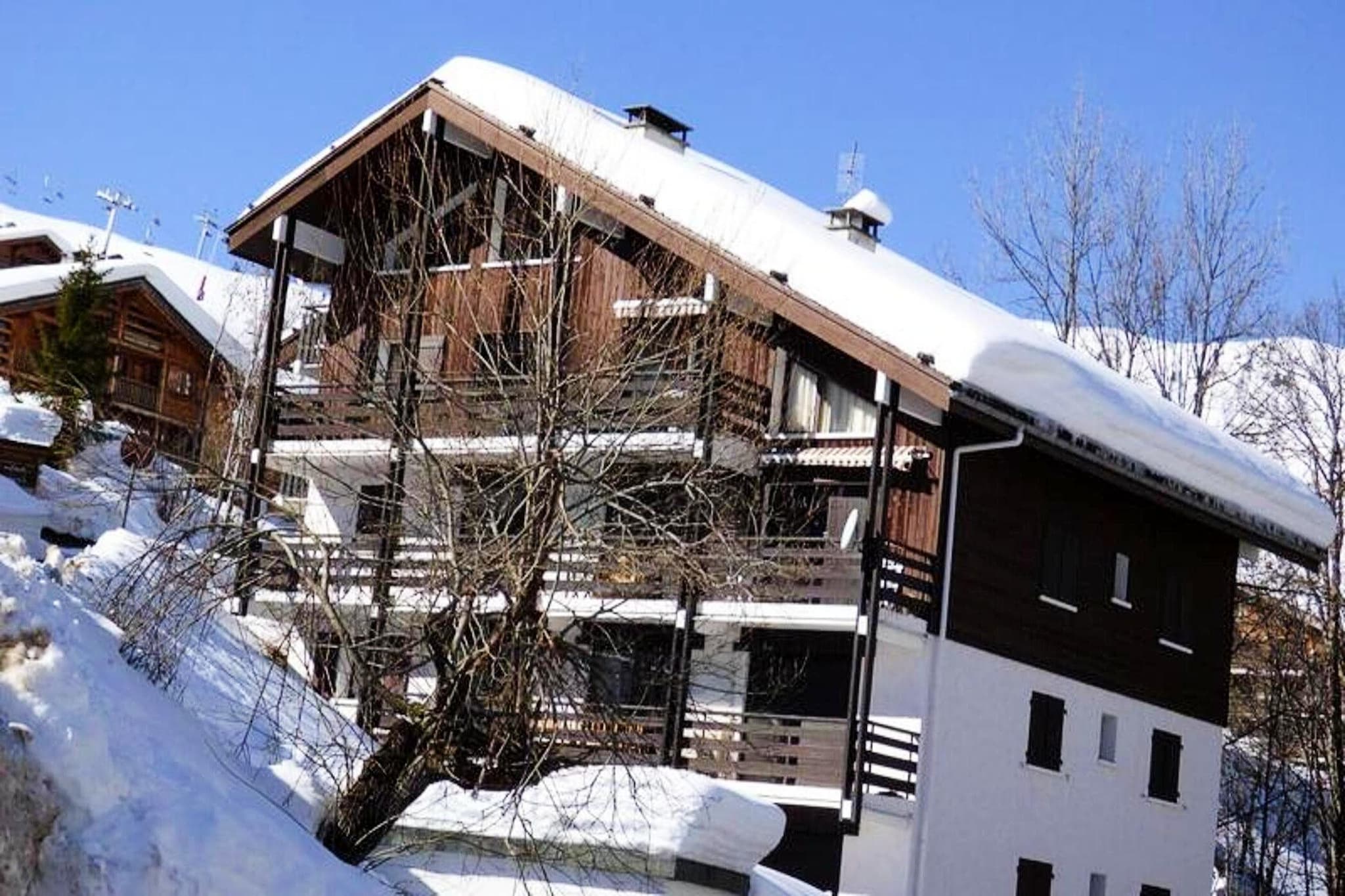 Property, along with its cozy and convenient features, offers a spacious 3-room duplex that comfortably accommodates 6 to 8 people. Located on the first floor of the Piste Bleue residence, it includes a living room with a BZ sofa bed (140 cm) and a separate bedroom with a double bed (140 cm). The apartment has two bathrooms, one with a bathtub and the other with a shower, and a separate WC for added convenience. A south-facing balcony provides lovely views, perfect for enjoying the sunshine. Although the apartment is pet-free, guests can enjoy additional services such as renting bed linen and towels, which are not included. The property is non-smoking, and a tourist tax applies for adults. It offers easy access to the slopes, making it a great base for winter sports enthusiasts.

The apartment is ideally situated just 200 meters from the ski lifts and only 100 meters from the free ski bus stop, providing guests with convenient access to the slopes. The village center, with its shops and other amenities, is 1200 meters away, allowing visitors to enjoy a peaceful location while being within easy reach of necessary services. The property’s proximity to transport options is an added benefit, with Annecy SNCF train station located 32 km away, and Geneva Airport just 52 km from the residence. Lyon Airport is also within reach, at 155 km. This central location, with both winter and summer activities nearby, makes it perfect for year-round vacations.

The apartment features a functional kitchen, ideal for preparing home-cooked meals, and a cozy living room with a decorative fireplace, adding a charming touch to the space. The upper floor bedroom is furnished with 4 single beds (90 cm), making it suitable for children or additional guests. Heating is provided throughout the apartment, ensuring comfort during colder months. With a convenient layout, functional facilities, and a prime location close to the slopes, this holiday home offers a comfortable retreat for families or groups. The property’s simple but effective design and proximity to key attractions make it a desirable choice for winter and summer stays alike.