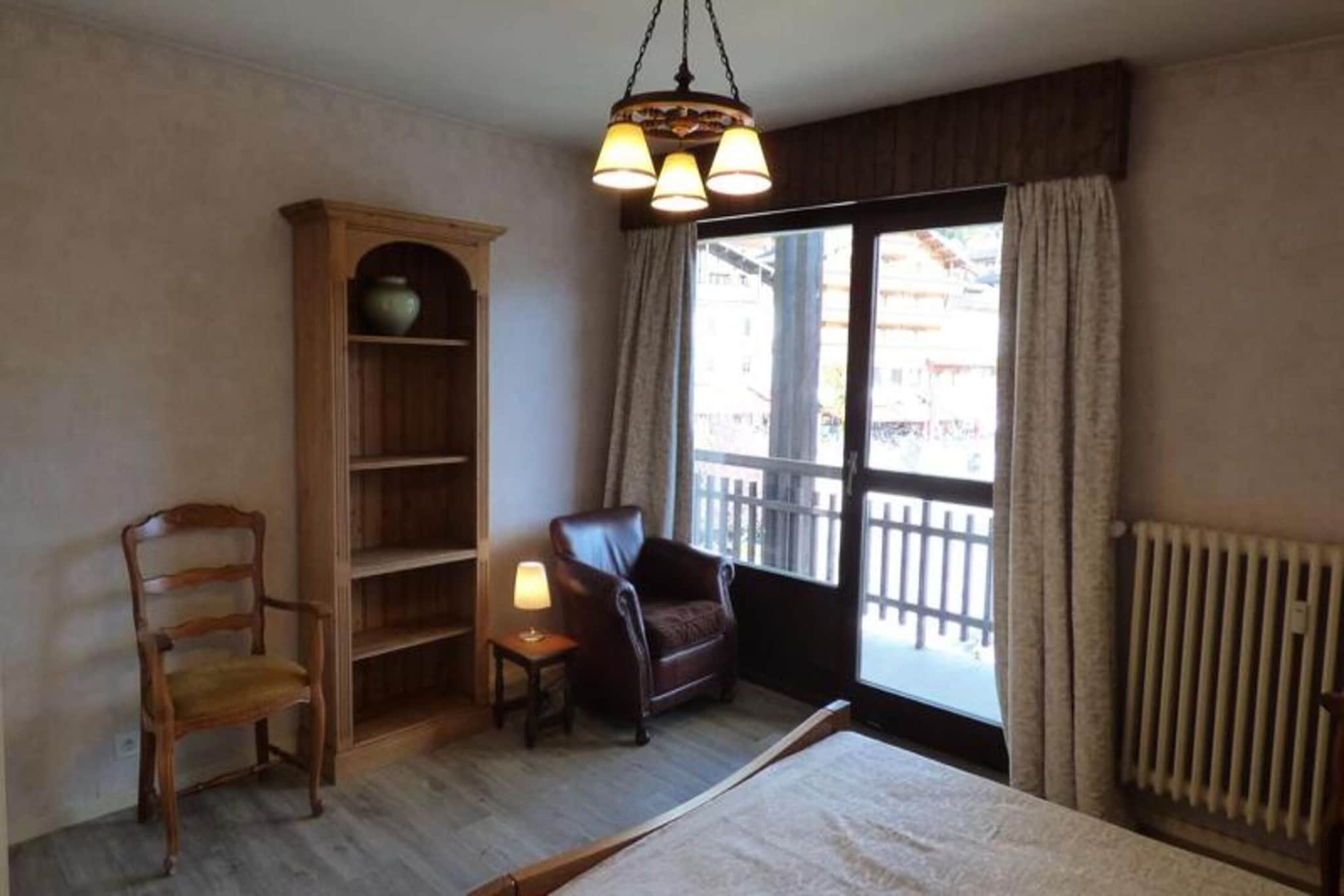 This spacious 77 m² apartment is located on the 3rd floor of the LE DANAY residence, right in the heart of the charming village of Grand-Bornand, offering a perfect base for a family or group of friends. With stunning panoramic views of the Aravis mountain range, it’s an ideal choice for a ski holiday. 

Enjoy the lively atmosphere of the village, with shops, restaurants, and local attractions just steps away. Please note that sheets and towels are not provided, and tourist taxes apply for adults. Heating is included for your comfort.

The apartment features a bright living room with a 140 cm convertible sofa, a fully equipped kitchen, and two comfortable bedrooms—one with a double bed (140 cm) and the other with a double bed (140 cm) and a single bed (90 cm). The apartment also includes a bathroom, separate WC, and a large balcony with a south-facing exposure overlooking the village square. Located just 600 meters from the ski lifts and only 20 meters from the ski bus stop, it’s easy to access the slopes and explore the area. 

