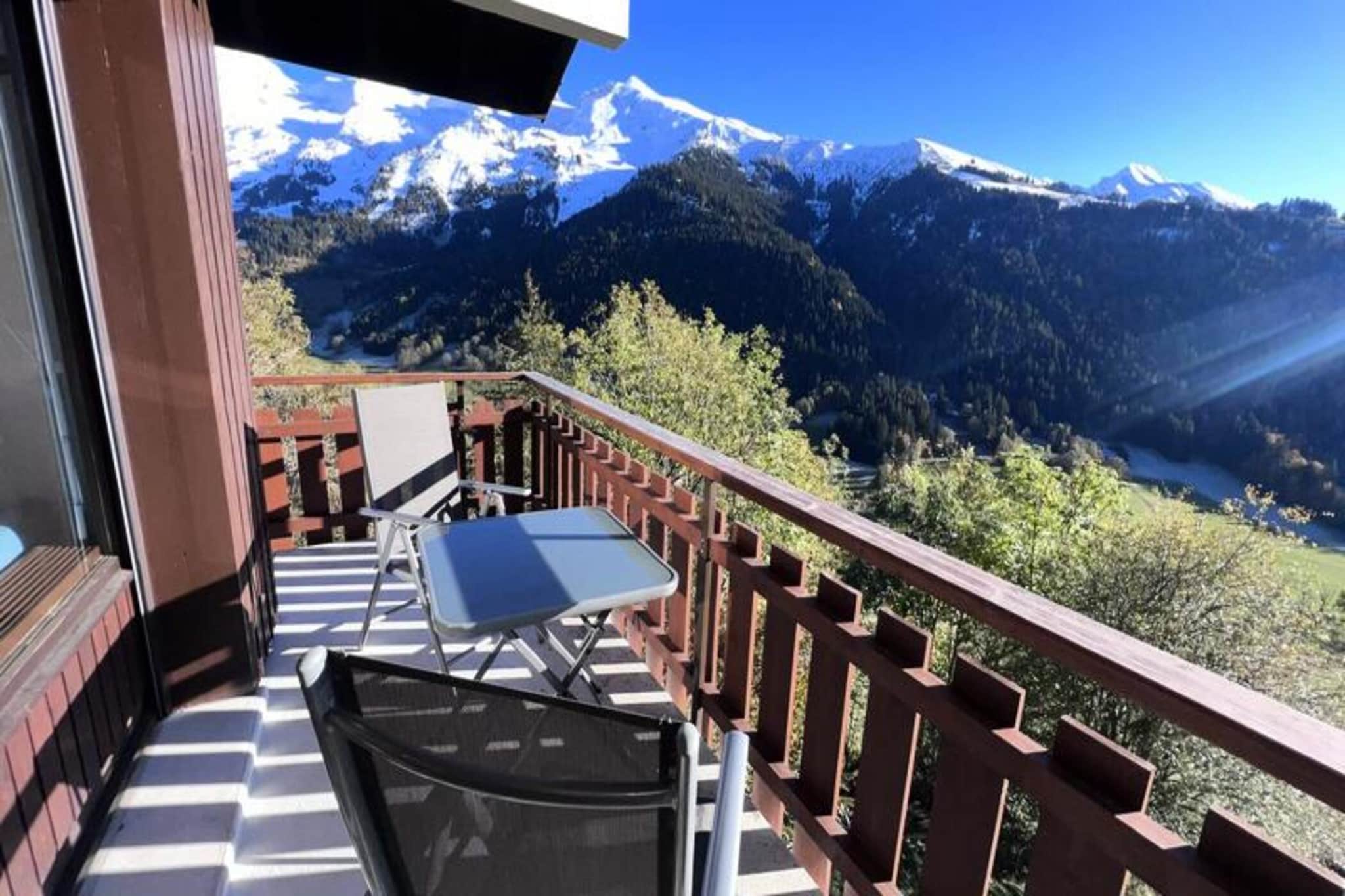 Property, along with its spacious design, comfortably accommodates up to 6 people. This 86m² apartment features two double bedrooms, one of which is located on the mezzanine. The living room offers a sofa bed, a television, and a pellet stove, providing a cozy space to relax. A balcony facing south adds an extra touch of comfort, offering lovely views of the Aravis mountain range. While pets are not allowed, additional services such as renting household linen can be arranged for a more convenient stay. The accommodation is equipped with Wi-Fi for guests to stay connected.
Nestled in a peaceful location at La Rochette, the residence is 2.5 km from Confins and 2.9 km from the village, making it ideal for those seeking a quiet retreat. The Balme and Var ski slopes are just a short drive away, with the Balme-Bossonnet connection providing easy access to the ski areas. A shuttle stop nearby enhances the convenience of reaching the slopes and other attractions. For those traveling by public transport, the SNCF train station is located 34 km away, with a bus station just 790 meters from the residence, providing good connectivity to the surrounding areas.
The well-appointed kitchen includes modern amenities such as a 4-burner ceramic hob, an extractor hood, a dishwasher, a fridge, an oven, and a microwave, making it easy for guests to prepare meals. A washing machine and towel dryer are available in the bathroom for added convenience. The apartment’s floors are mostly parquet, except for the carpeted bedrooms, which add to the warmth of the space. Heating is provided centrally throughout the property, ensuring a comfortable stay in any season. There is also an outdoor condominium parking area, though spaces are not guaranteed.