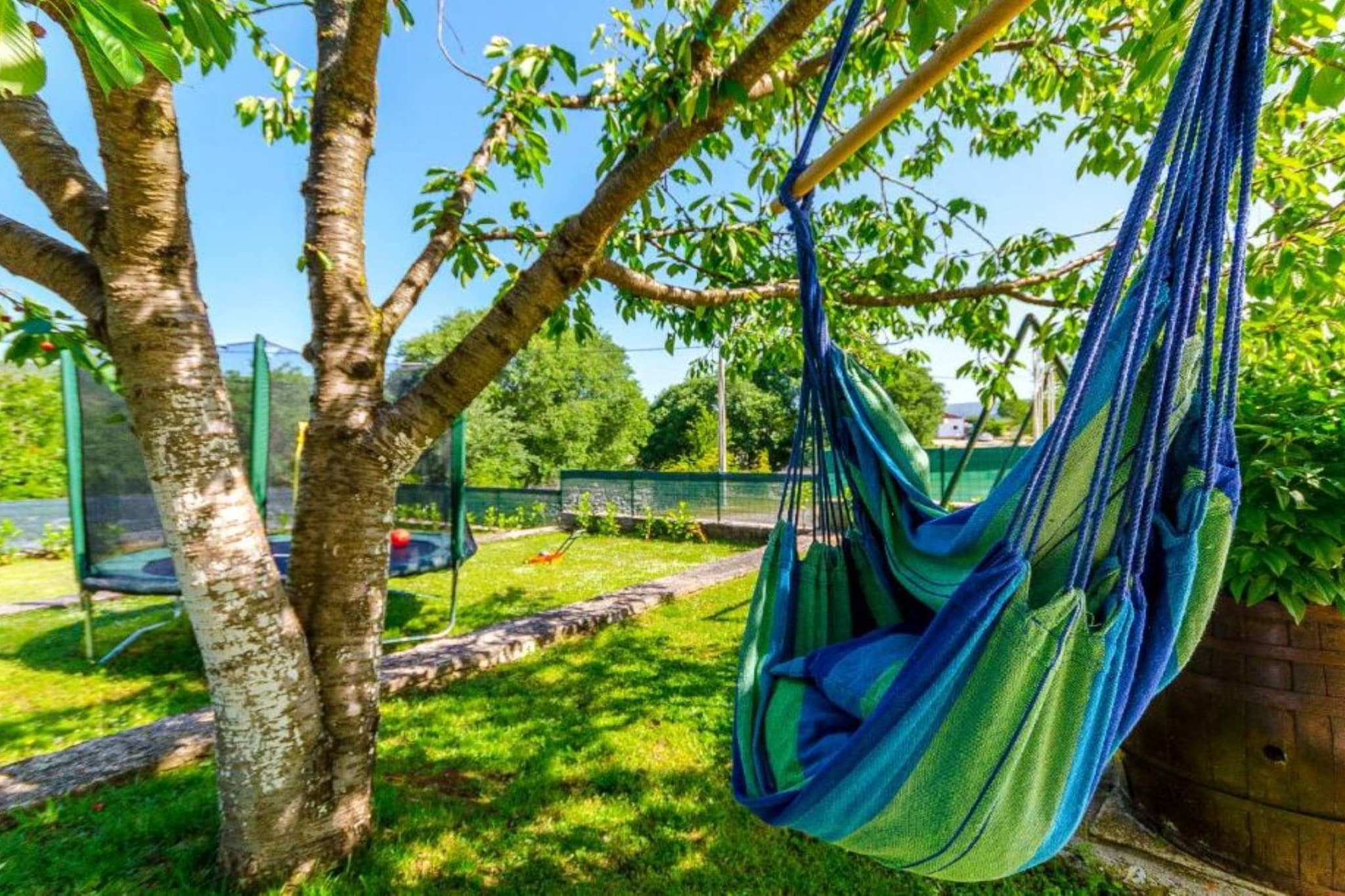 Tranquil Oasis Holiday Home Primorski Dolac with Pool - Three Bedroom Holiday Home with Pool-Außenbereich