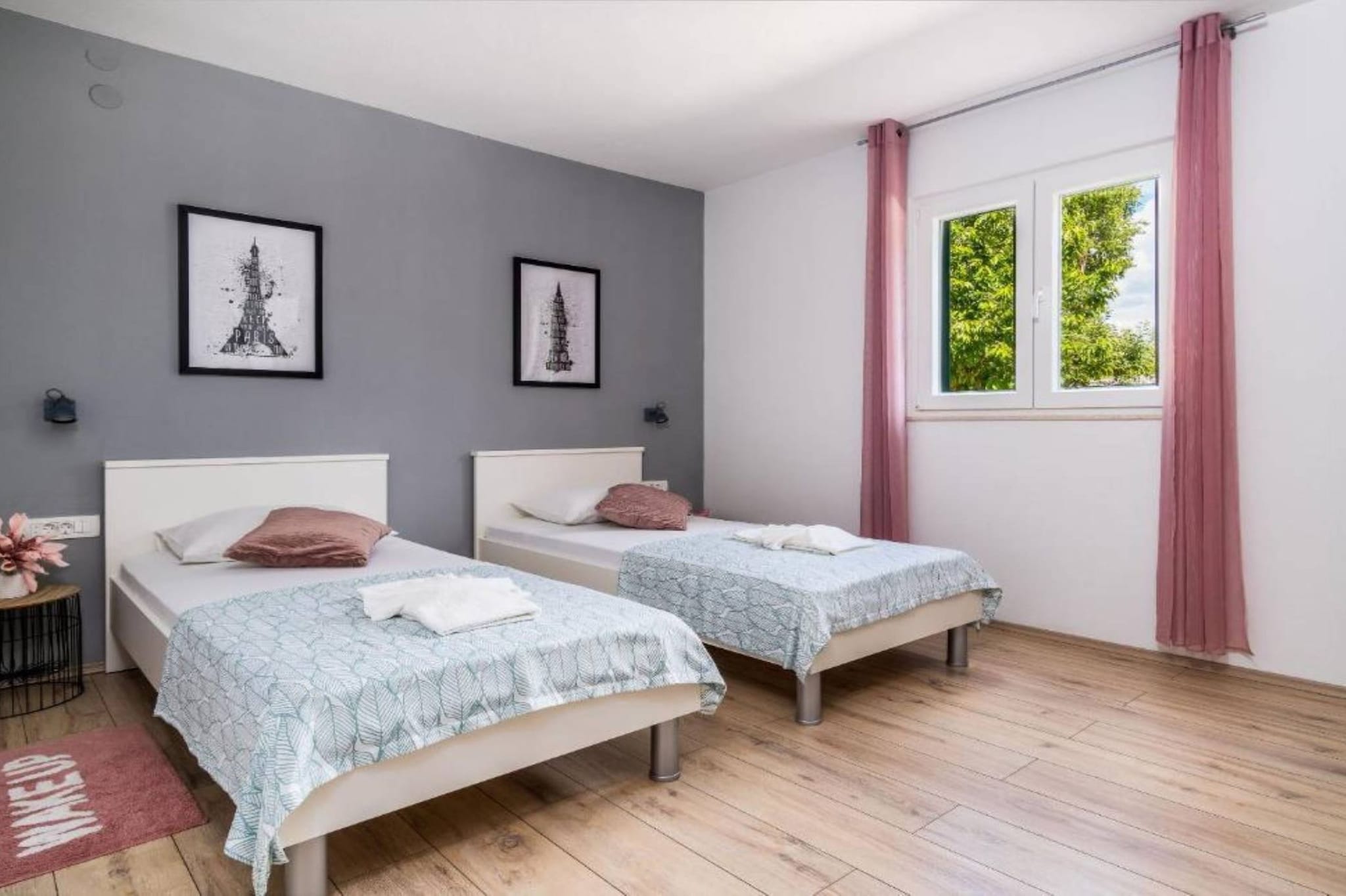 Tranquil Oasis Holiday Home Primorski Dolac with Pool - Three Bedroom Holiday Home with Pool-Schlafzimmer