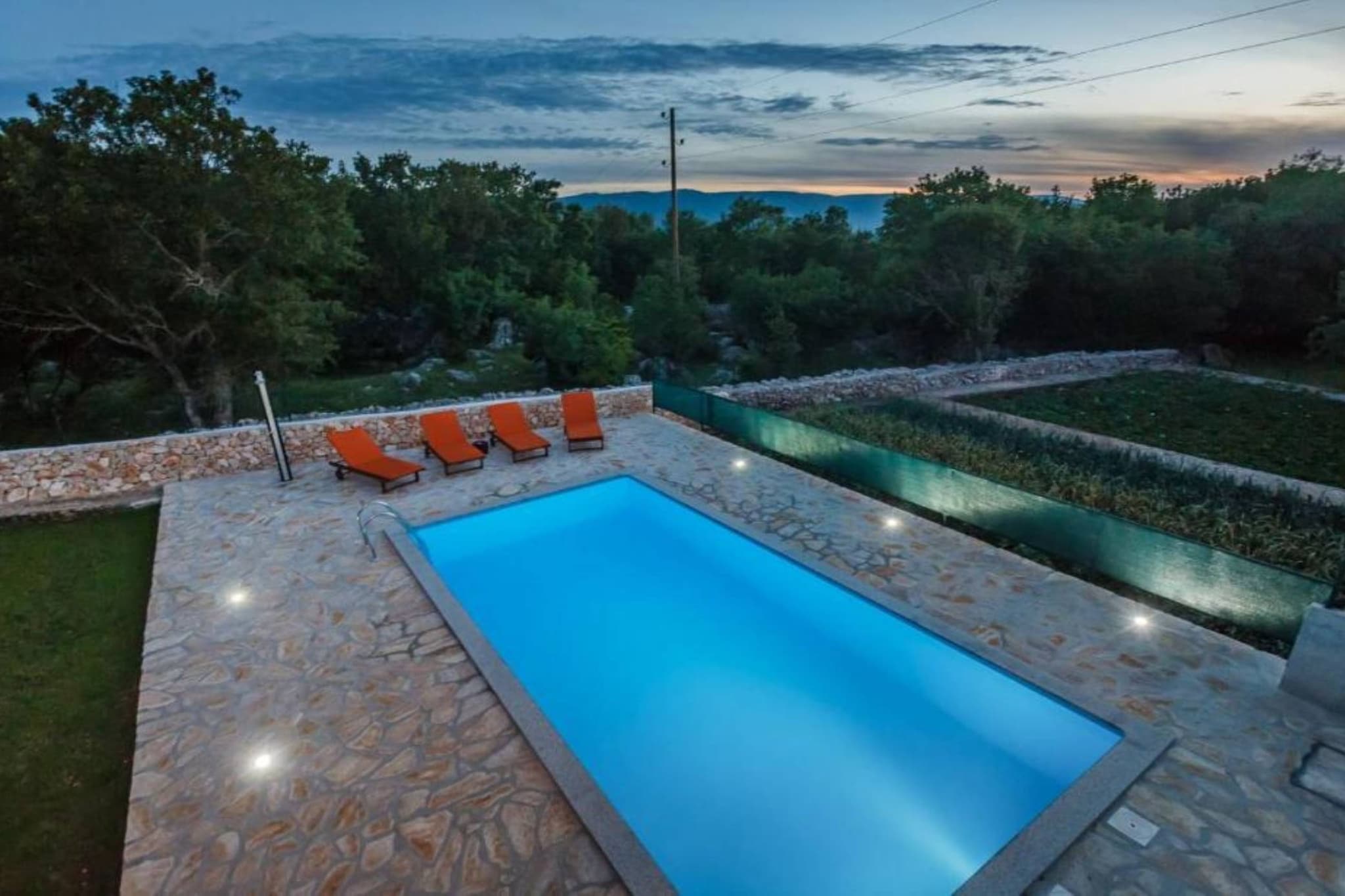 Tranquil Oasis Holiday Home Primorski Dolac with Pool - Three Bedroom Holiday Home with Pool-Schwimmbad