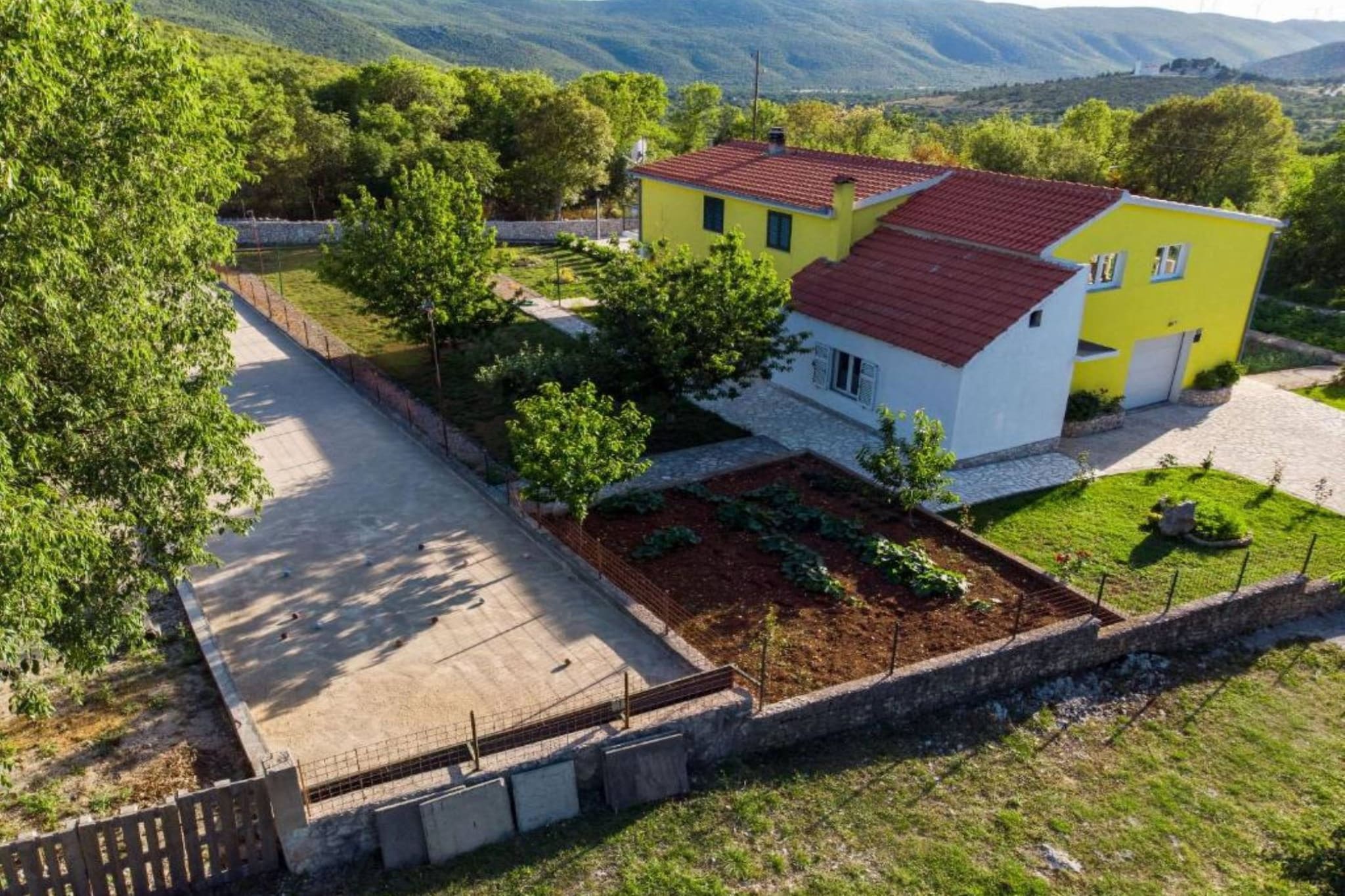 Tranquil Oasis Holiday Home Primorski Dolac with Pool - Three Bedroom Holiday Home with Pool-Aussicht