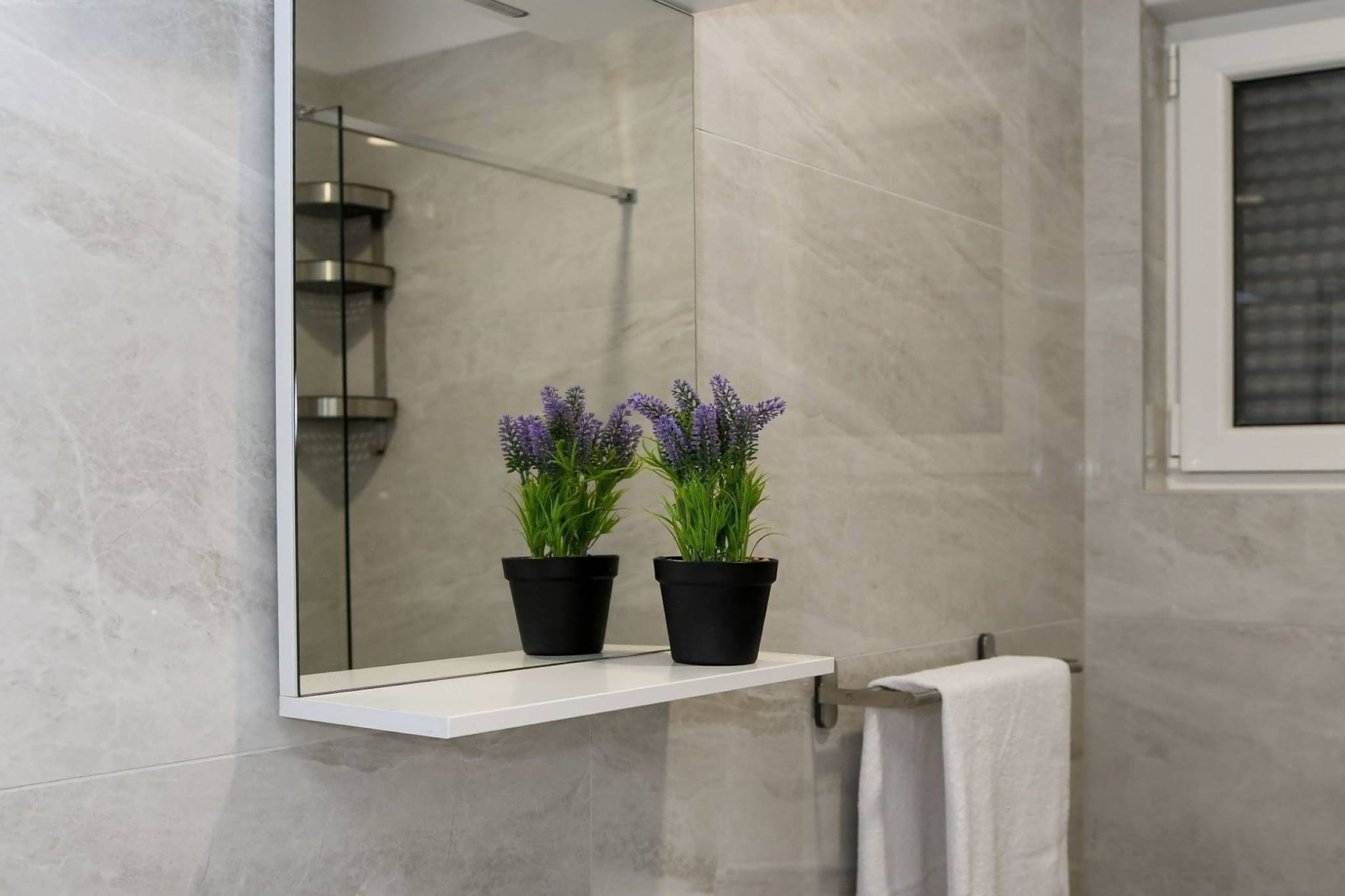 Stylish Okrug Gornji Apartment with Terrace and Patio - Two Bedroom Apartment with Terrace-Bathroom