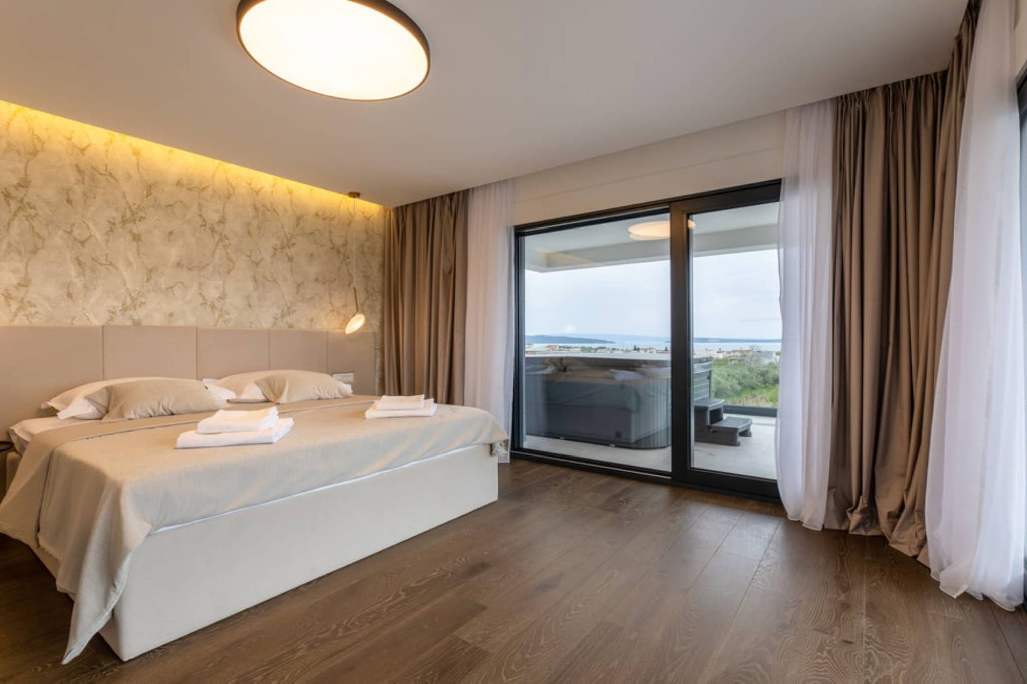 Moonlit Mirage Villa with Pool, Gym and Sauna - Five Bedroom Villa with Pool-Schlafzimmer