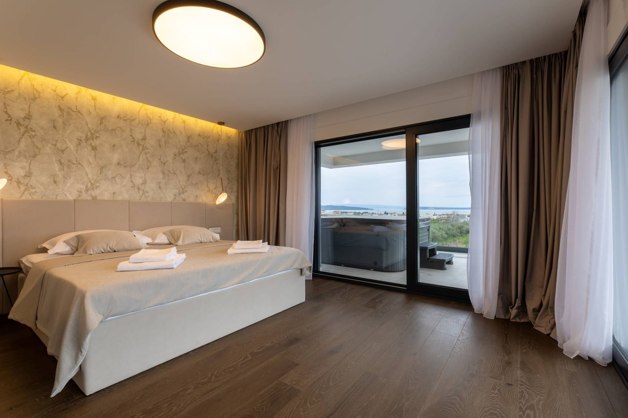 Moonlit Mirage Villa with Pool, Gym and Sauna - Five Bedroom Villa with Pool-Schlafzimmer