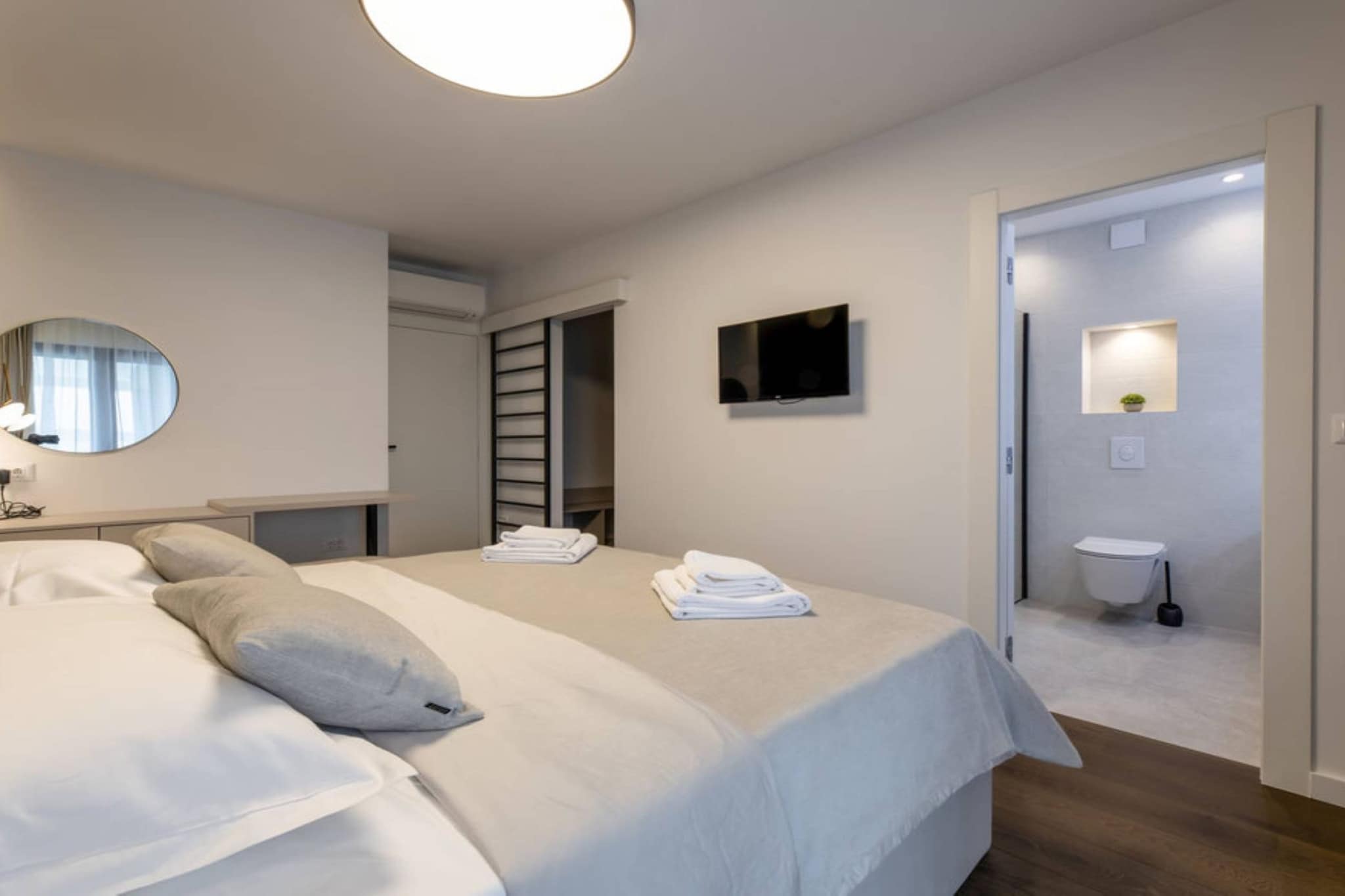 Moonlit Mirage Villa with Pool, Gym and Sauna - Five Bedroom Villa with Pool-Schlafzimmer