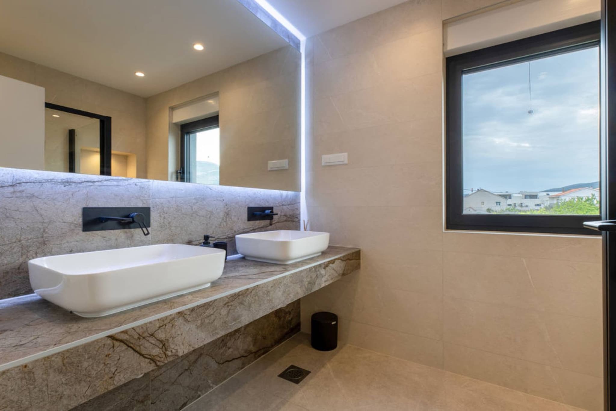 Moonlit Mirage Villa with Pool, Gym and Sauna - Five Bedroom Villa with Pool-Badezimmer