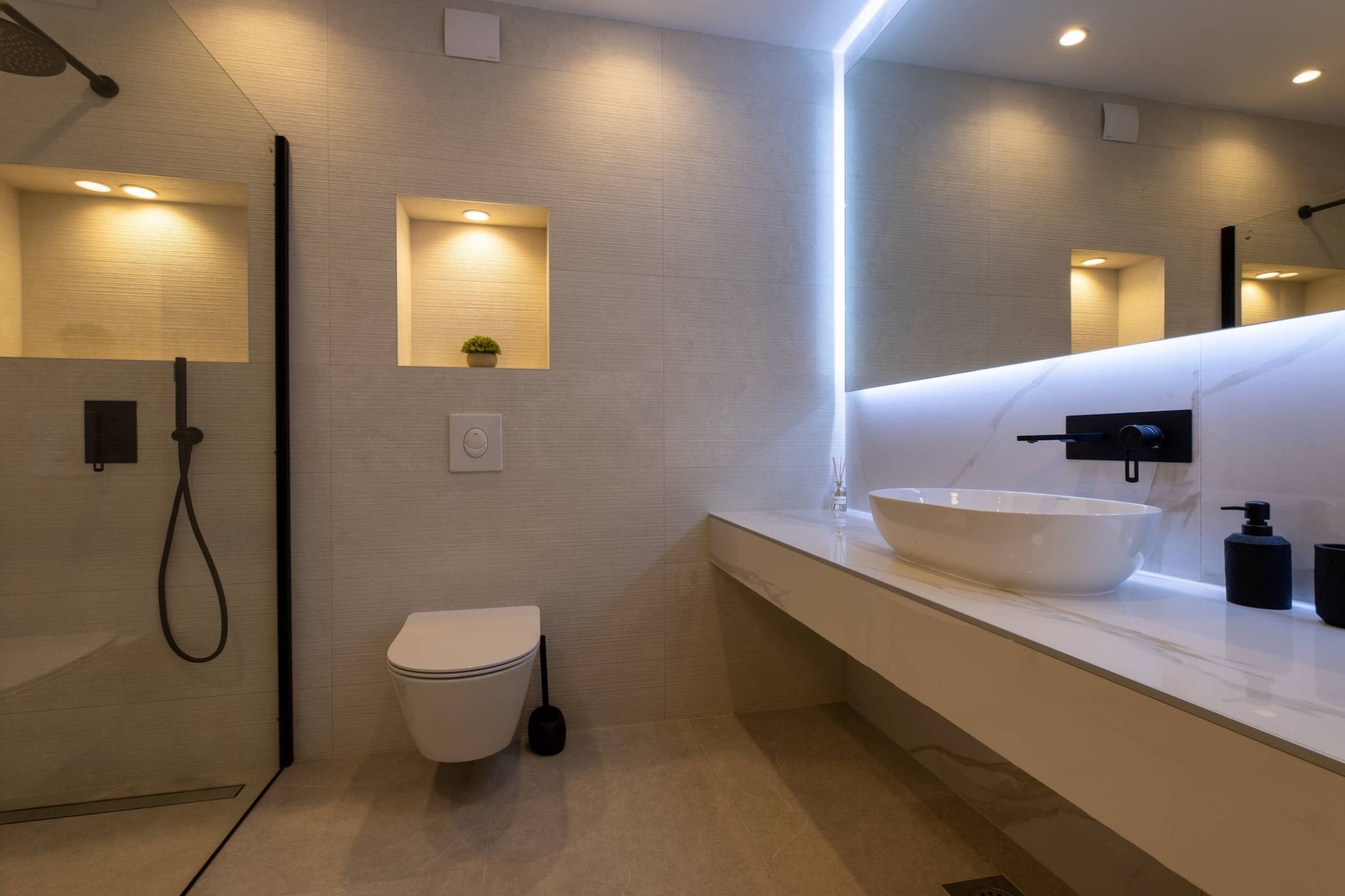 Moonlit Mirage Villa with Pool, Gym and Sauna - Five Bedroom Villa with Pool-Badezimmer