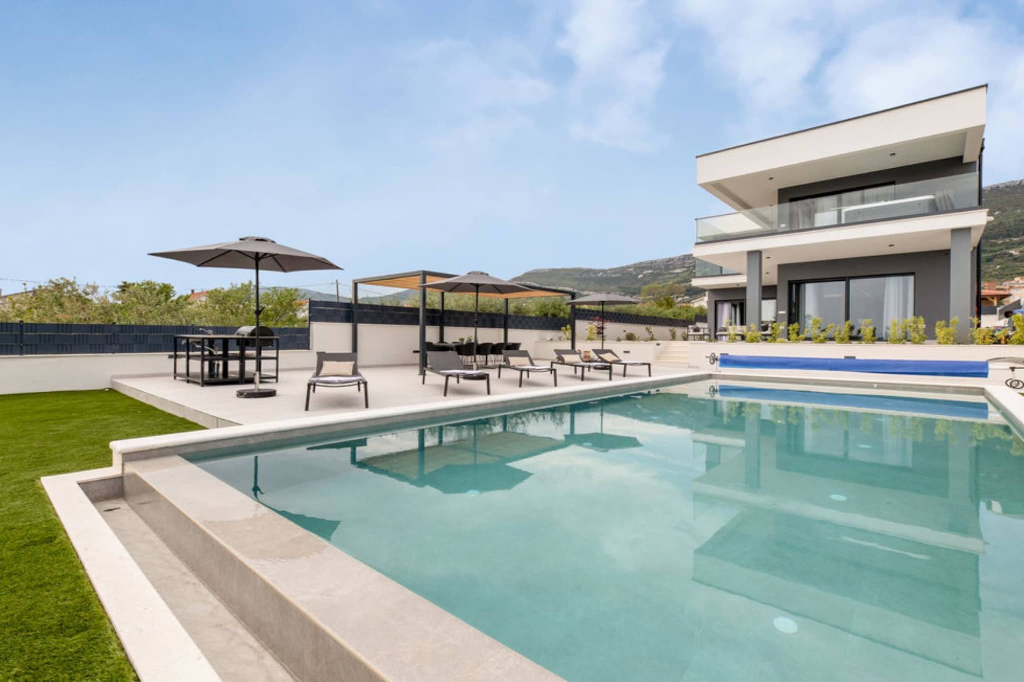 Moonlit Mirage Villa with Pool, Gym and Sauna - Five Bedroom Villa with Pool-Schwimmbad