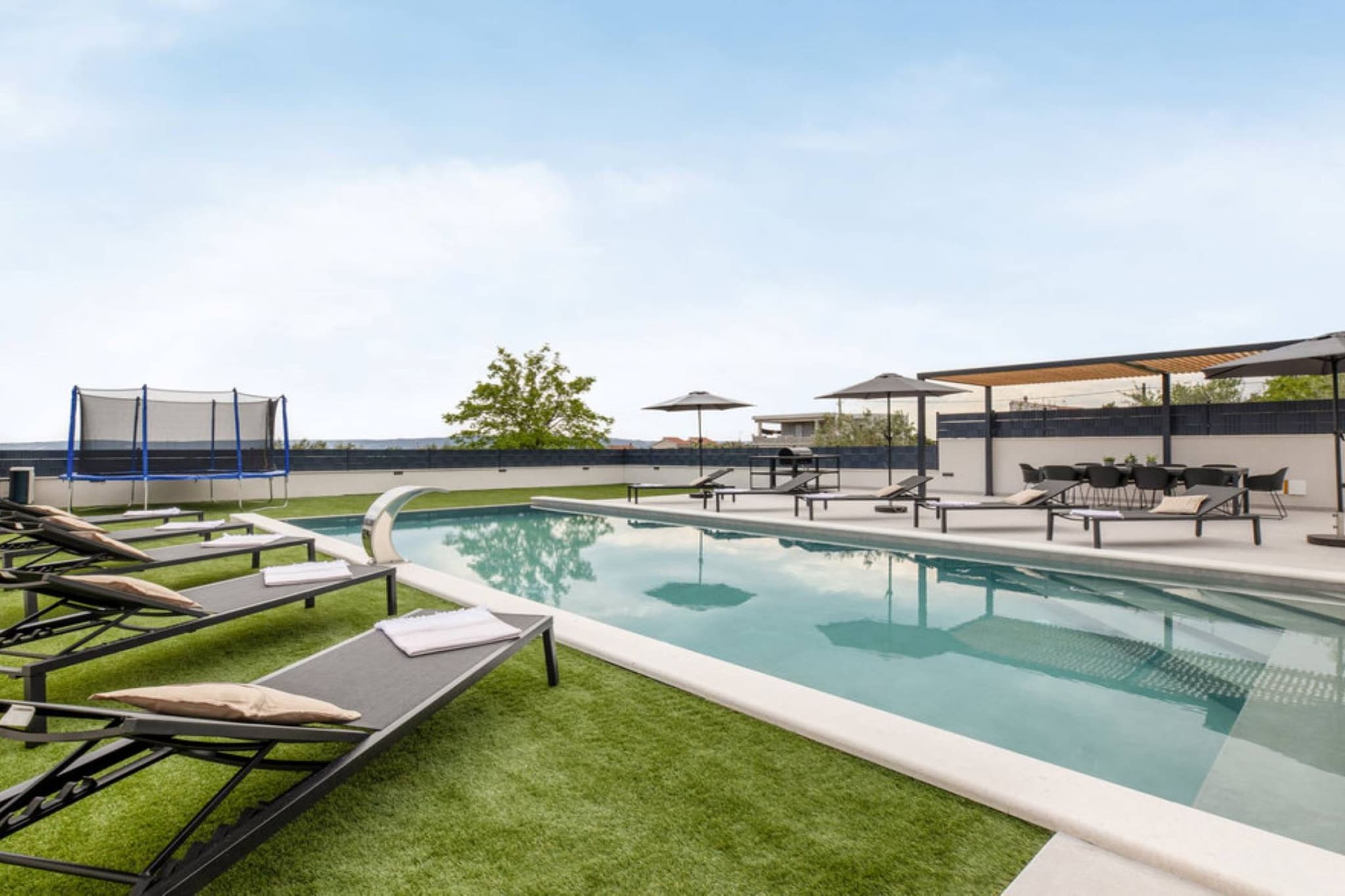 Moonlit Mirage Villa with Pool, Gym and Sauna - Five Bedroom Villa with Pool-Schwimmbad