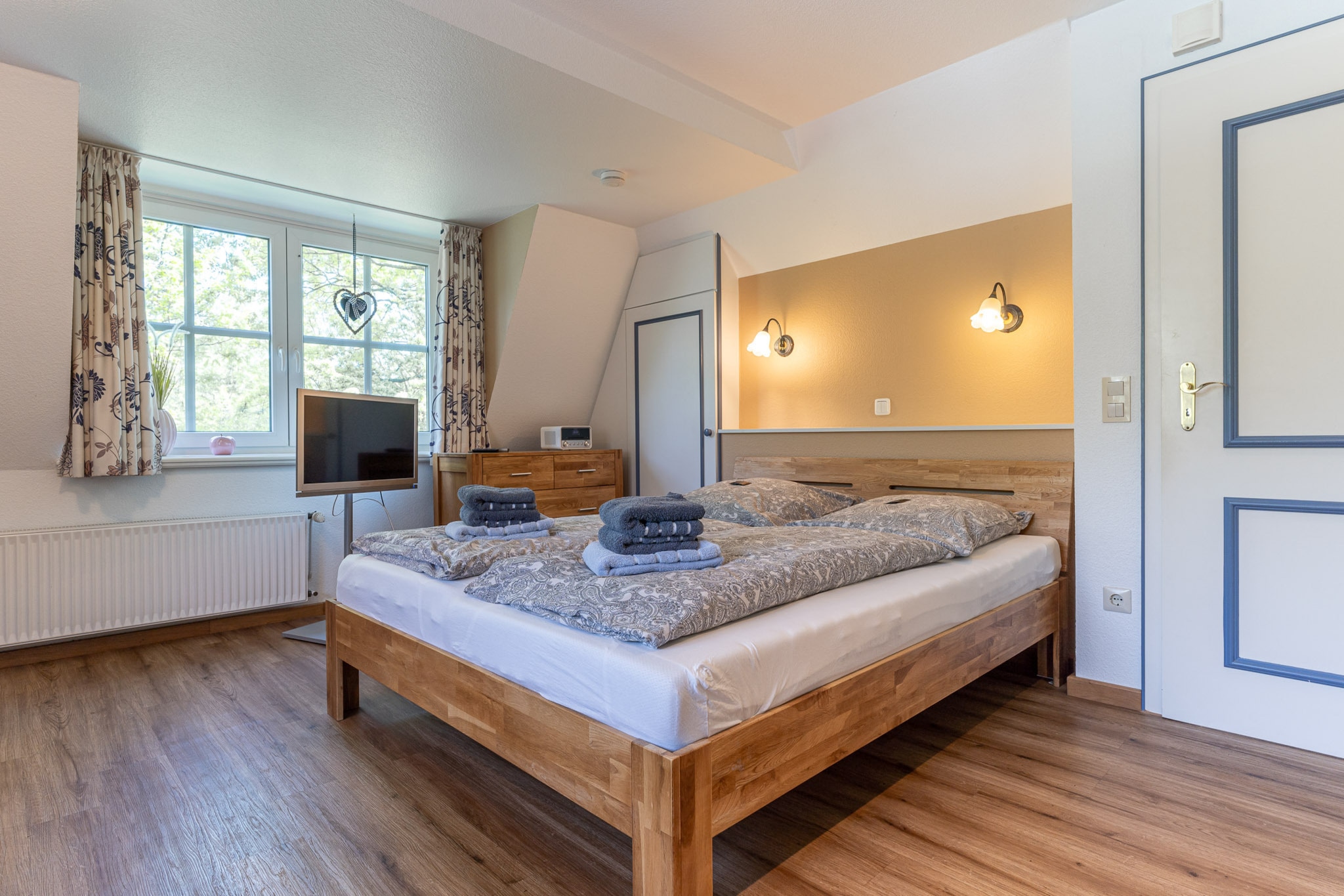 Huus Avelia - Apartment DG	-Slaapkamer