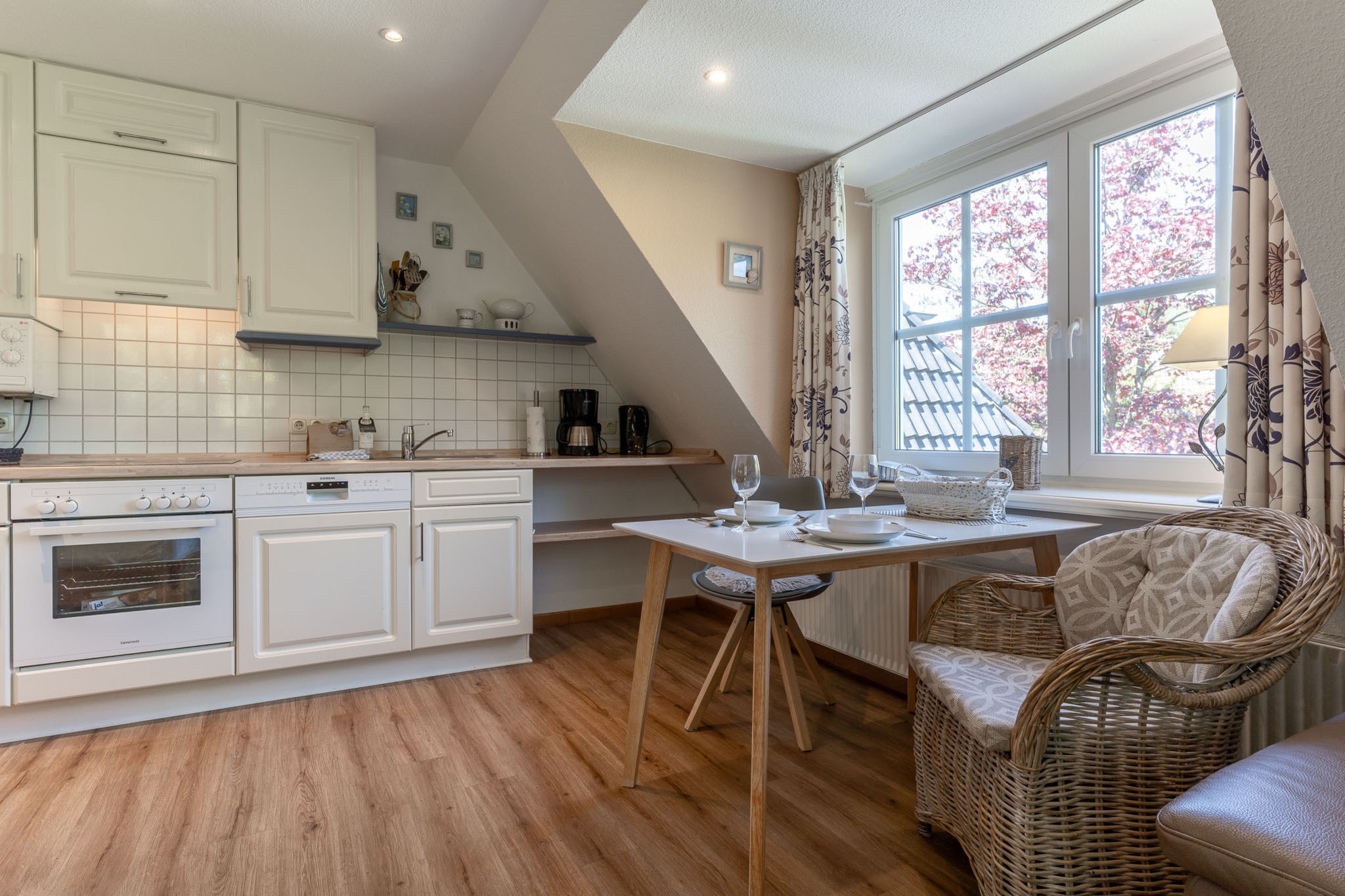 Huus Avelia - Apartment DG	-Keuken