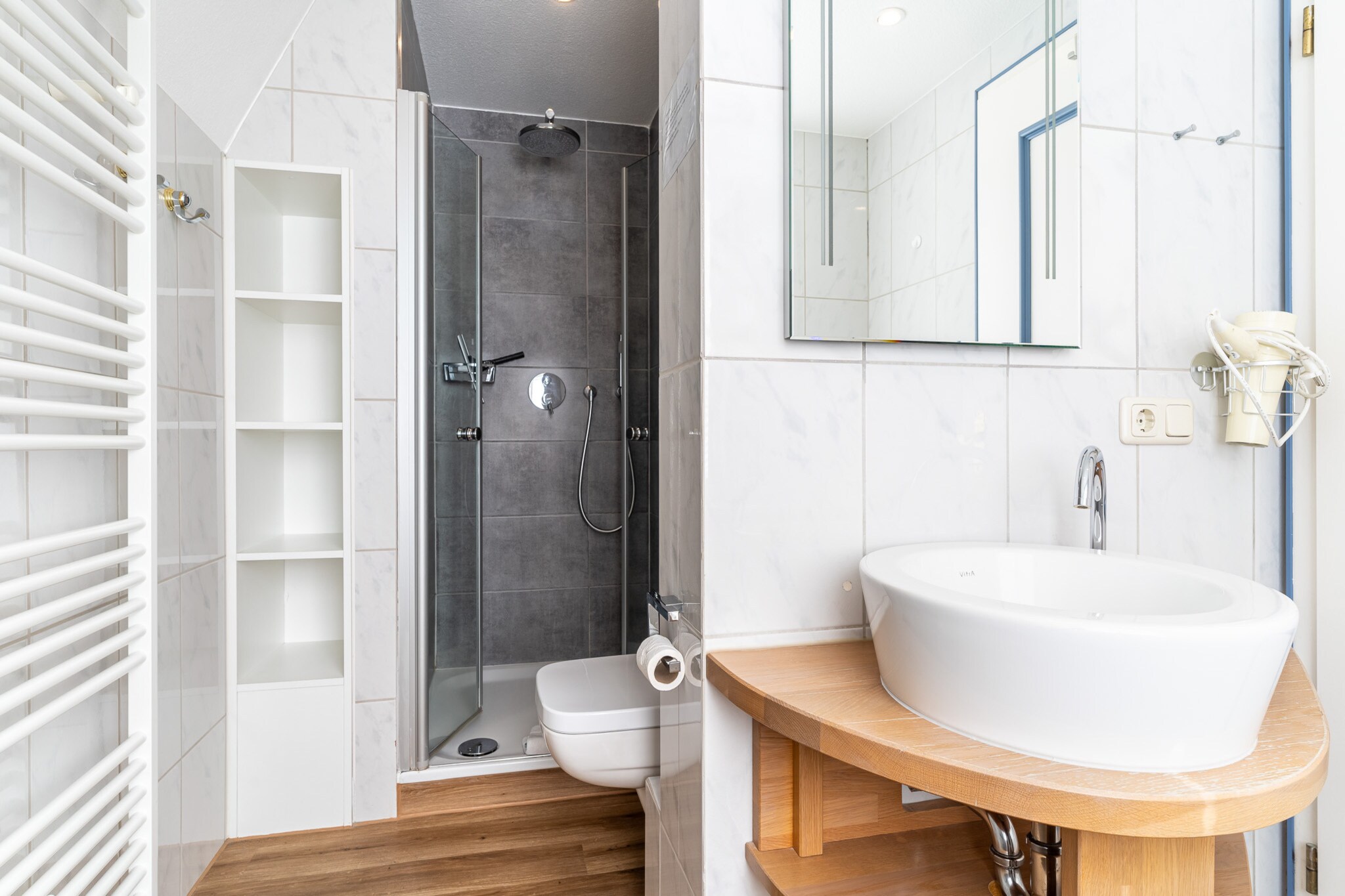 Huus Avelia - Apartment DG	-Badkamer