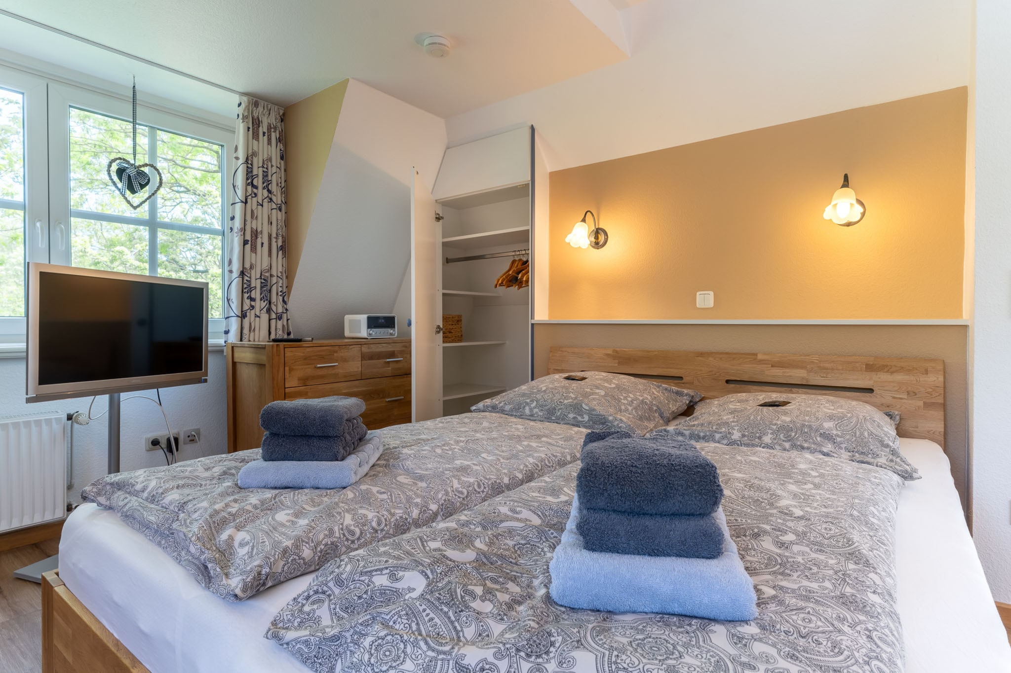 Huus Avelia - Apartment DG	-Slaapkamer