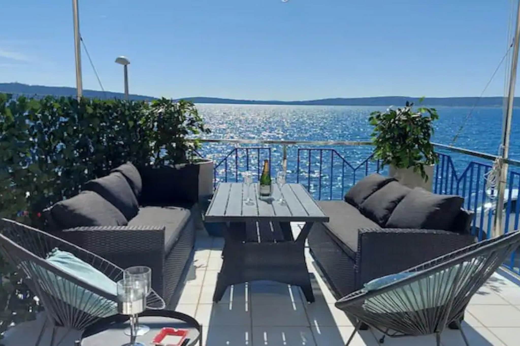 Coastal Charm in Kaštel Kambelovac with Terrace & Sea Views - Three Bedroom Holiday Home-Terrasse