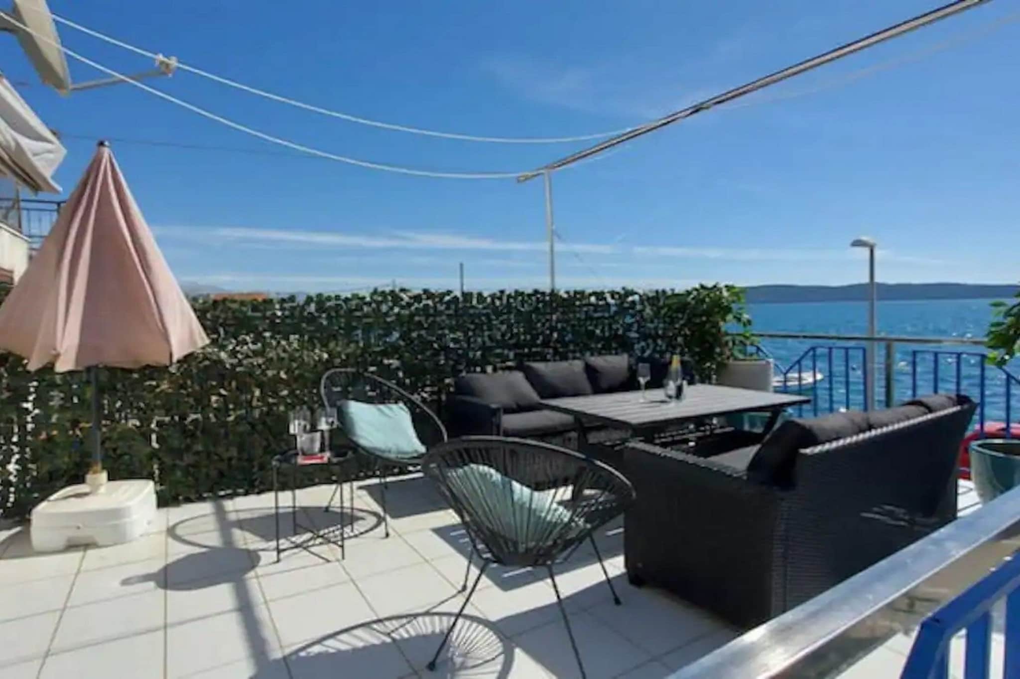Coastal Charm in Kaštel Kambelovac with Terrace & Sea Views - Three Bedroom Holiday Home-Terrasse