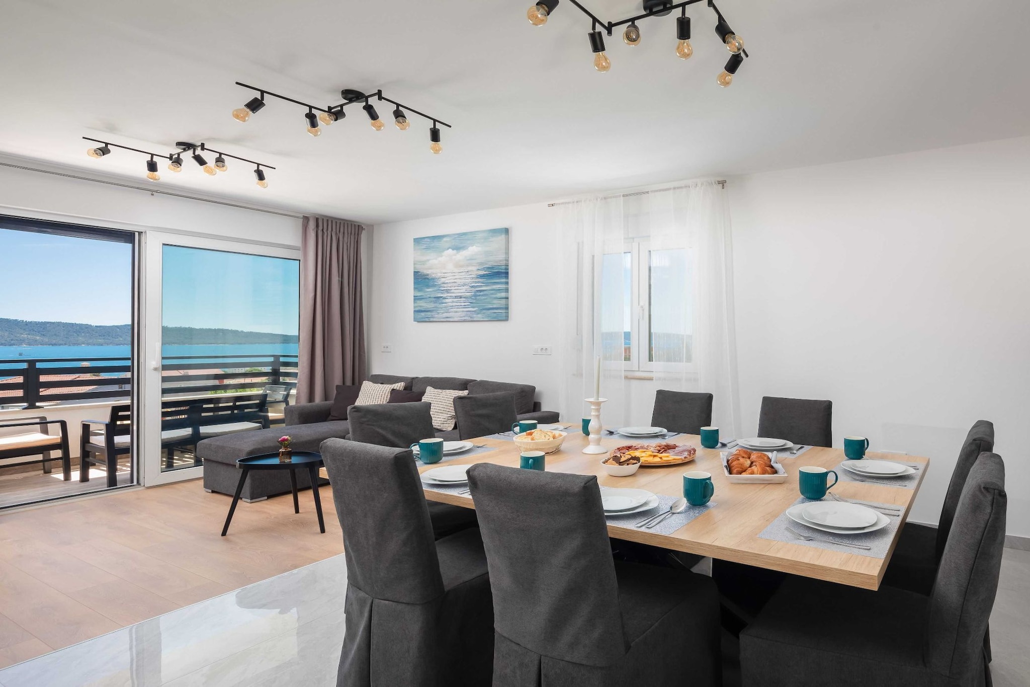 Shimmering Sea Apartment with Terrace - Four Bedroom Apartment with Terrace-Salon
