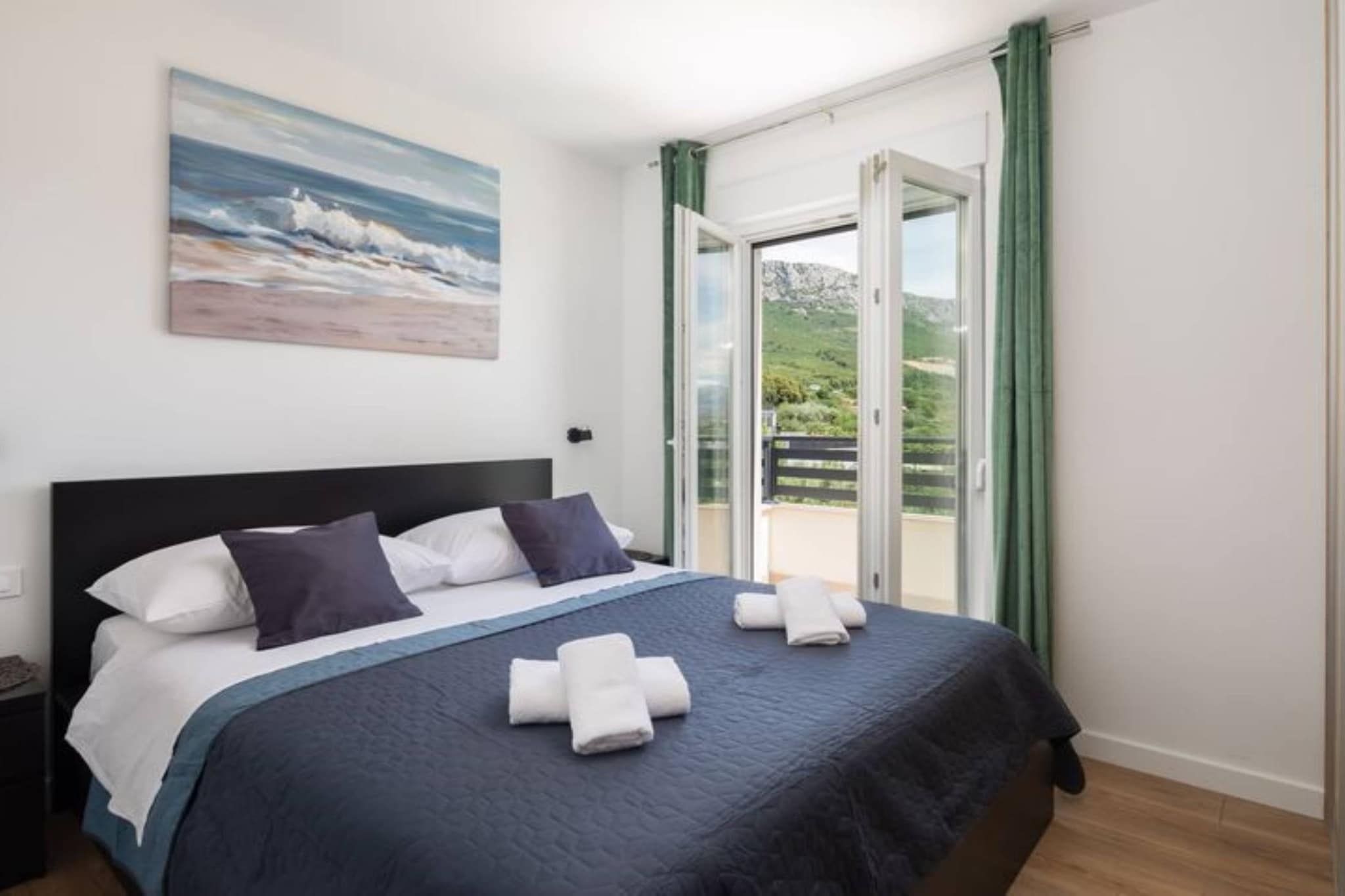 Shimmering Sea Apartment with Terrace - Four Bedroom Apartment with Terrace-Chambre
