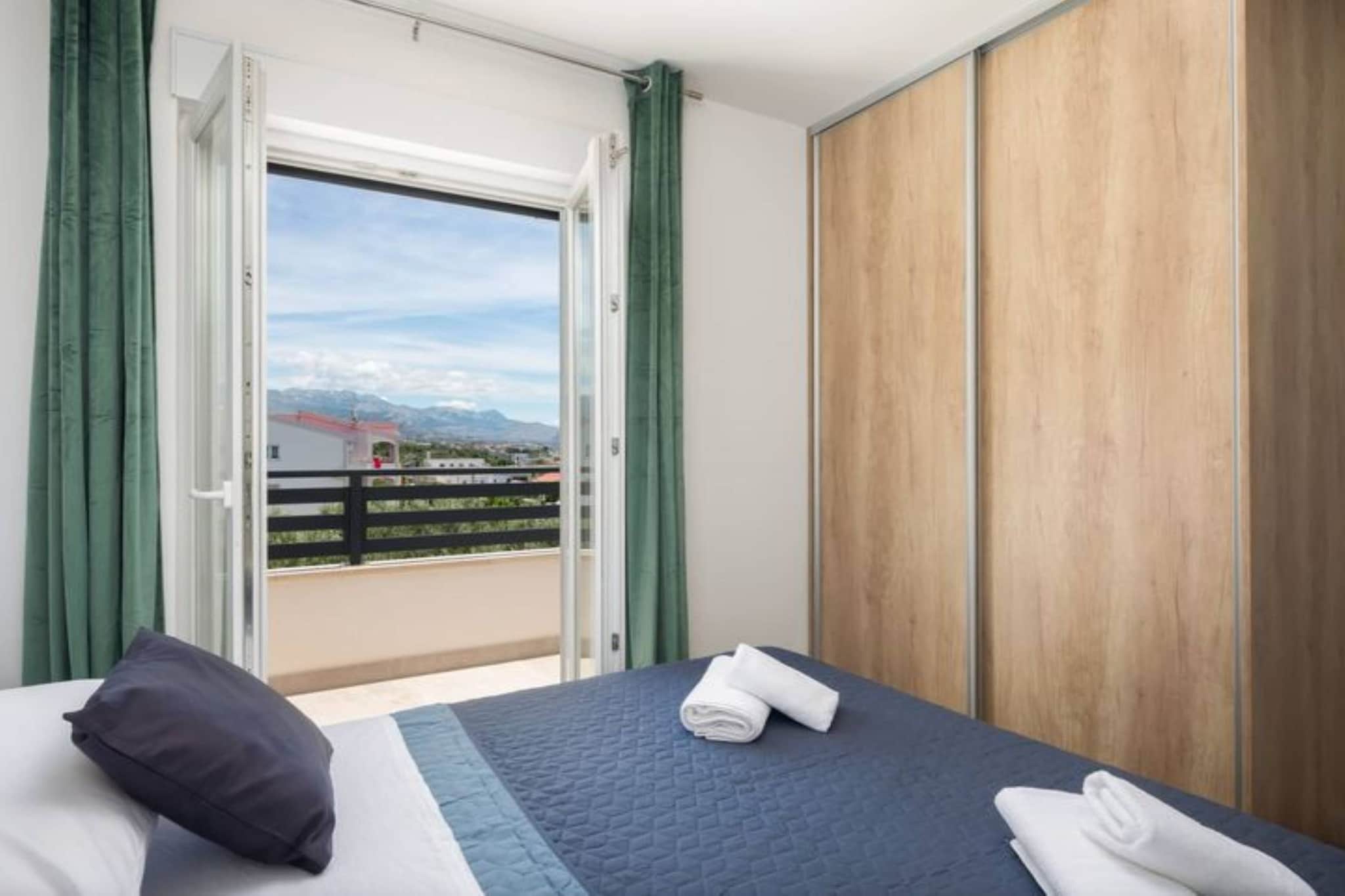 Shimmering Sea Apartment with Terrace - Four Bedroom Apartment with Terrace-Chambre